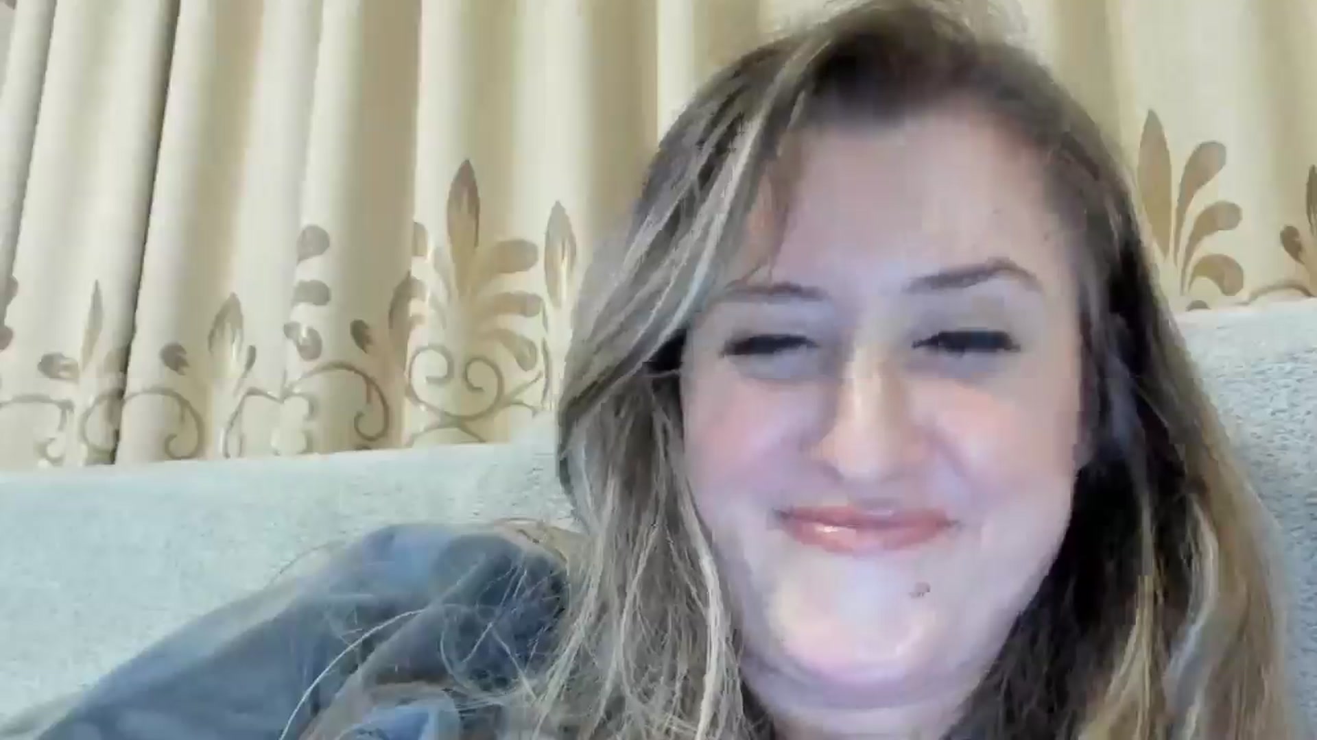Gallery image thumbnail from BestDream's myfreecams stream on, 10/23/2024, 21:17 image 6 of 20