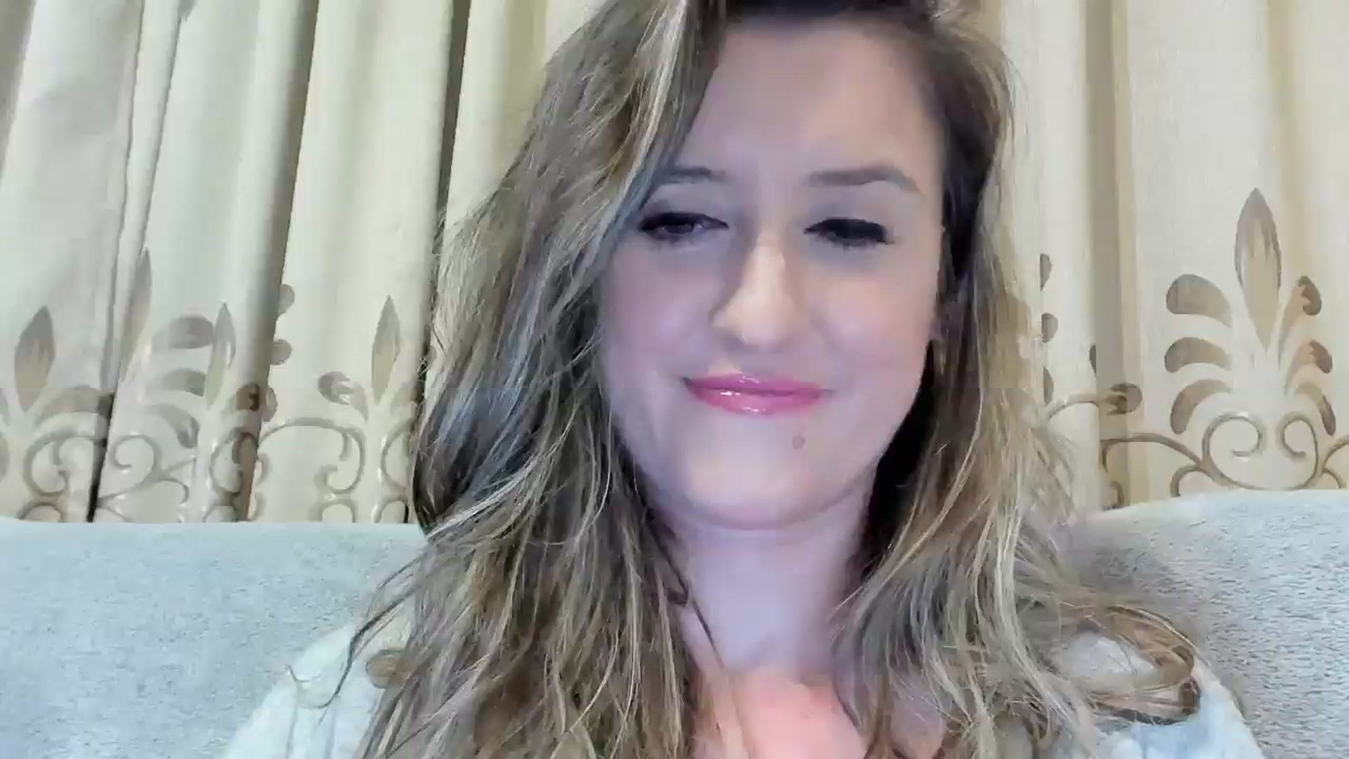 Gallery image thumbnail from BestDream's myfreecams stream on, 10/24/2024, 21:38 image 13 of 20