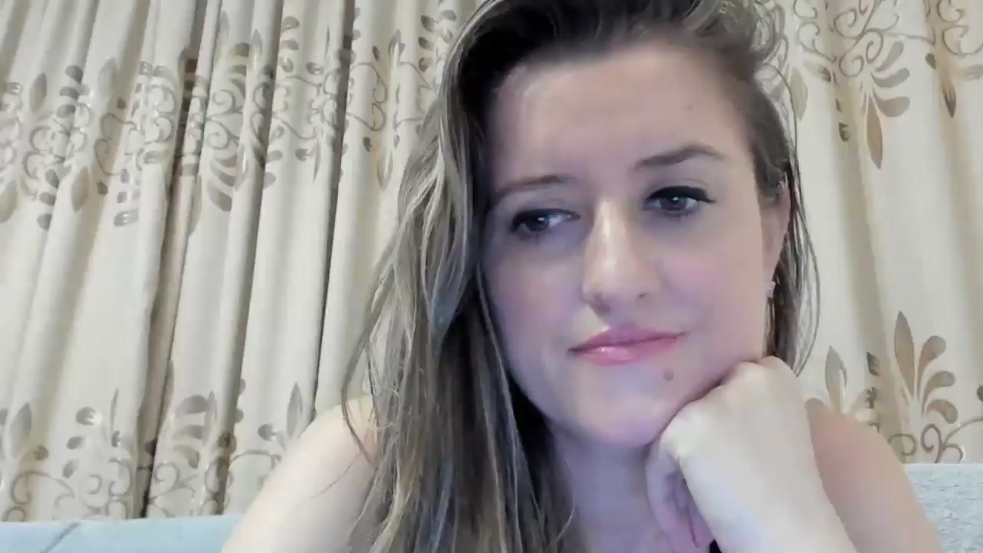 Gallery image thumbnail from BestDream's myfreecams stream on, 10/25/2024, 17:57 image 15 of 20