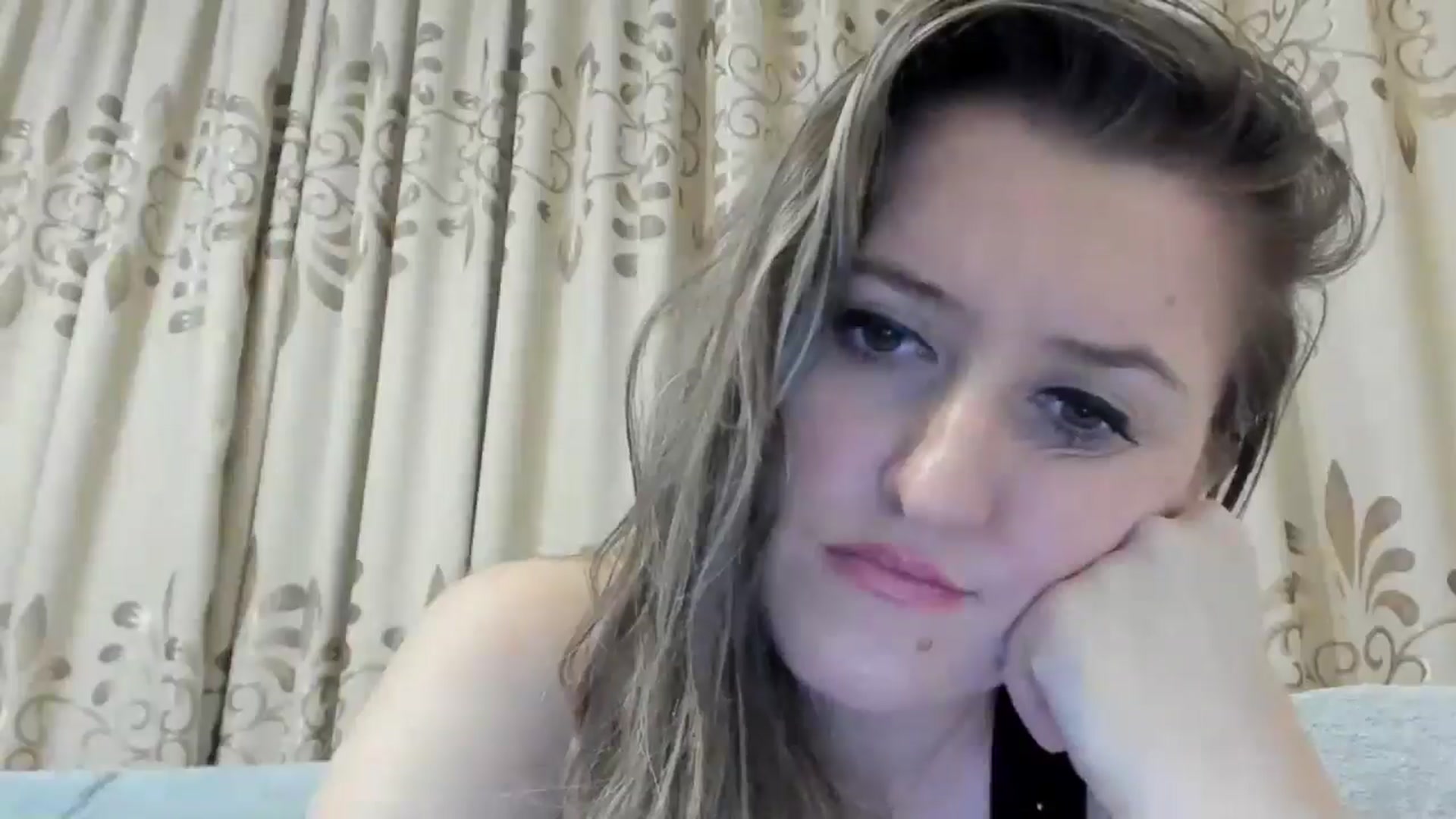 Gallery image thumbnail from BestDream's myfreecams stream on, 10/25/2024, 17:57 image 6 of 20