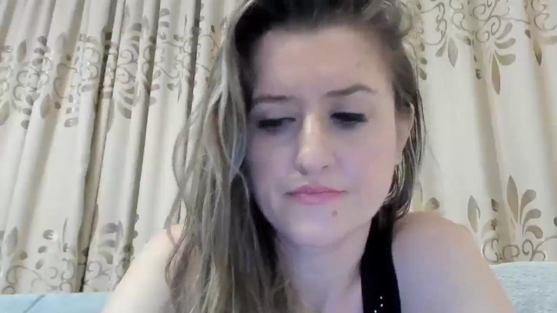 Gallery image thumbnail from BestDream's myfreecams stream on, 10/25/2024, 17:57 image 7 of 20