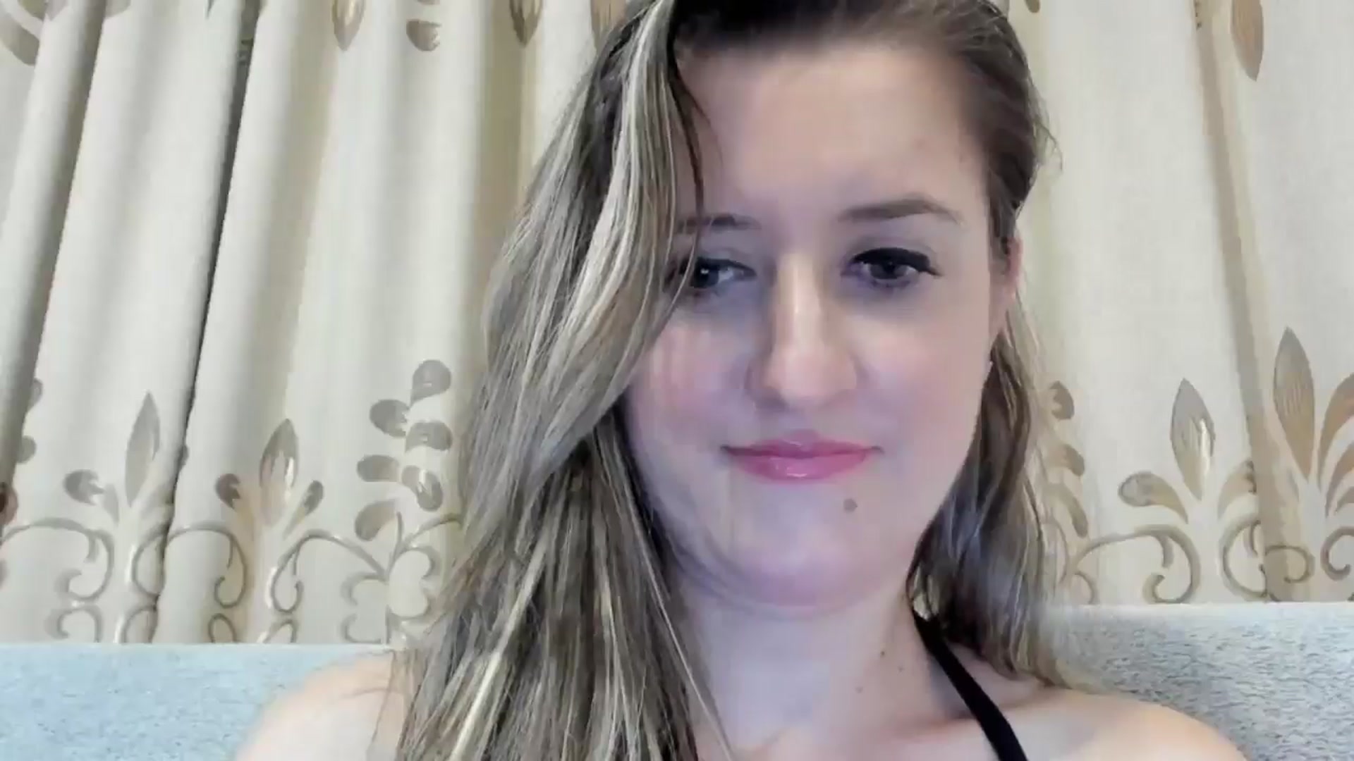 Gallery image thumbnail from BestDream's myfreecams stream on, 10/25/2024, 22:25 image 11 of 20