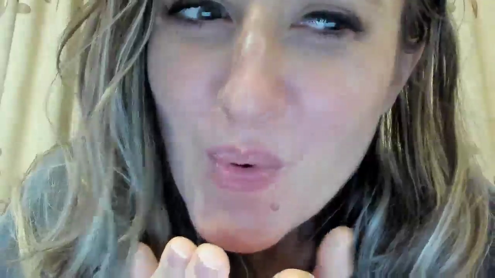 Gallery image thumbnail from BestDream's myfreecams stream on, 10/29/2024, 22:41 image 5 of 20