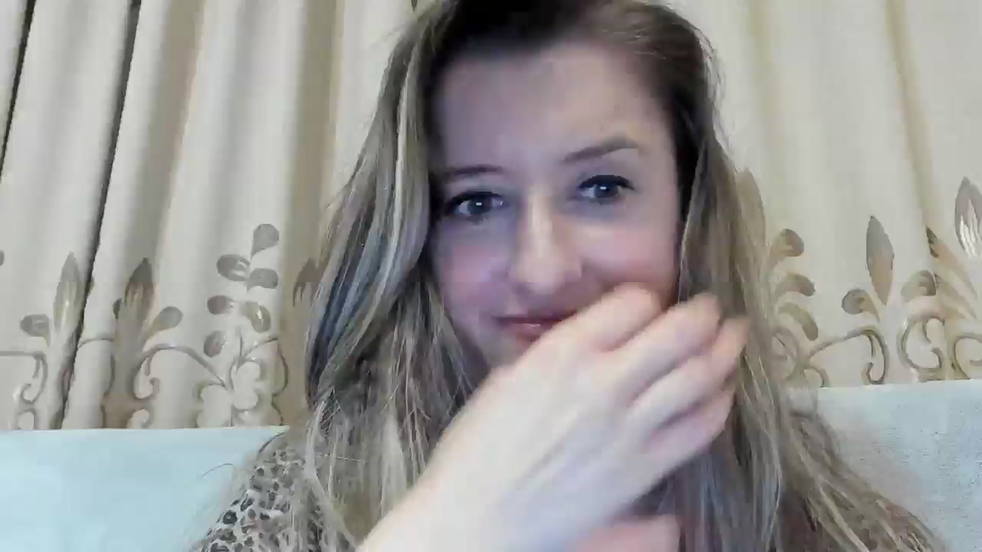 Gallery image thumbnail from BestDream's myfreecams stream on, 11/28/2024, 24:19 image 17 of 20