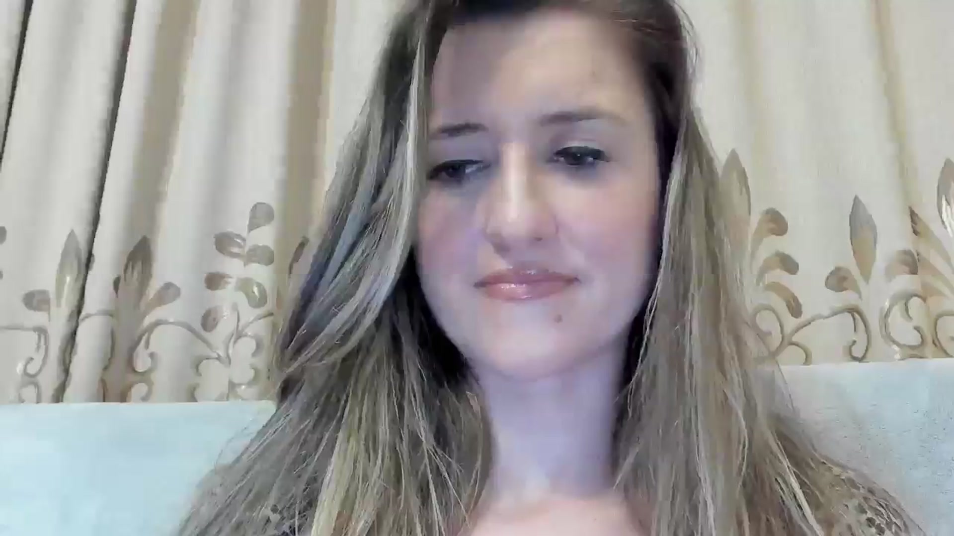 Gallery image thumbnail from BestDream's myfreecams stream on, 11/28/2024, 24:19 image 19 of 20