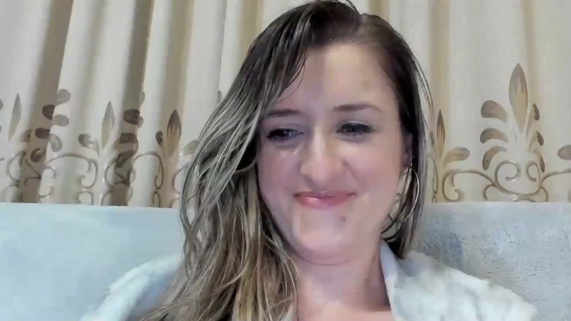 Gallery image thumbnail from BestDream's myfreecams stream on, 12/16/2024, 24:32 image 14 of 20