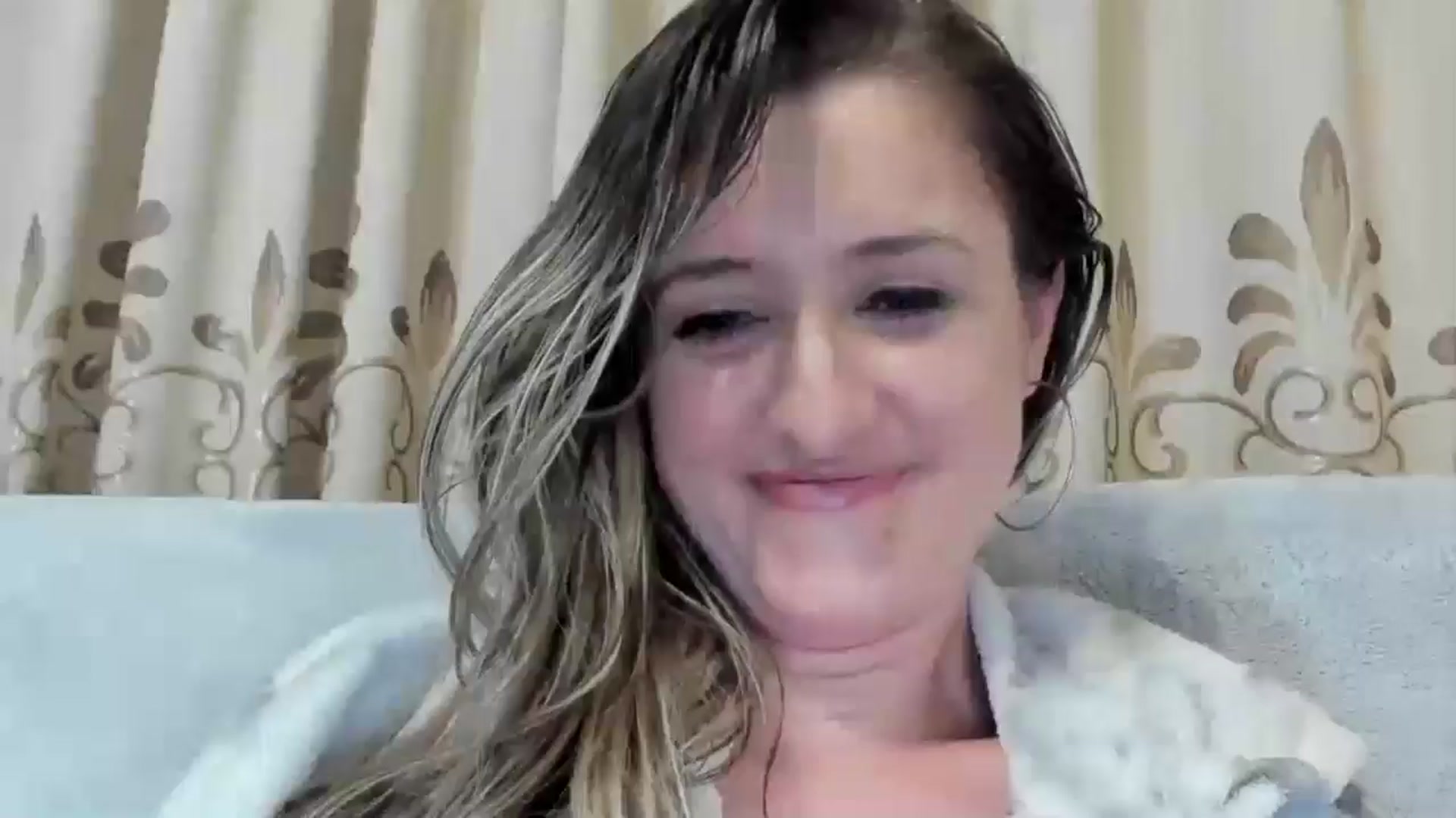 Gallery image thumbnail from BestDream's myfreecams stream on, 12/16/2024, 24:32 image 13 of 20