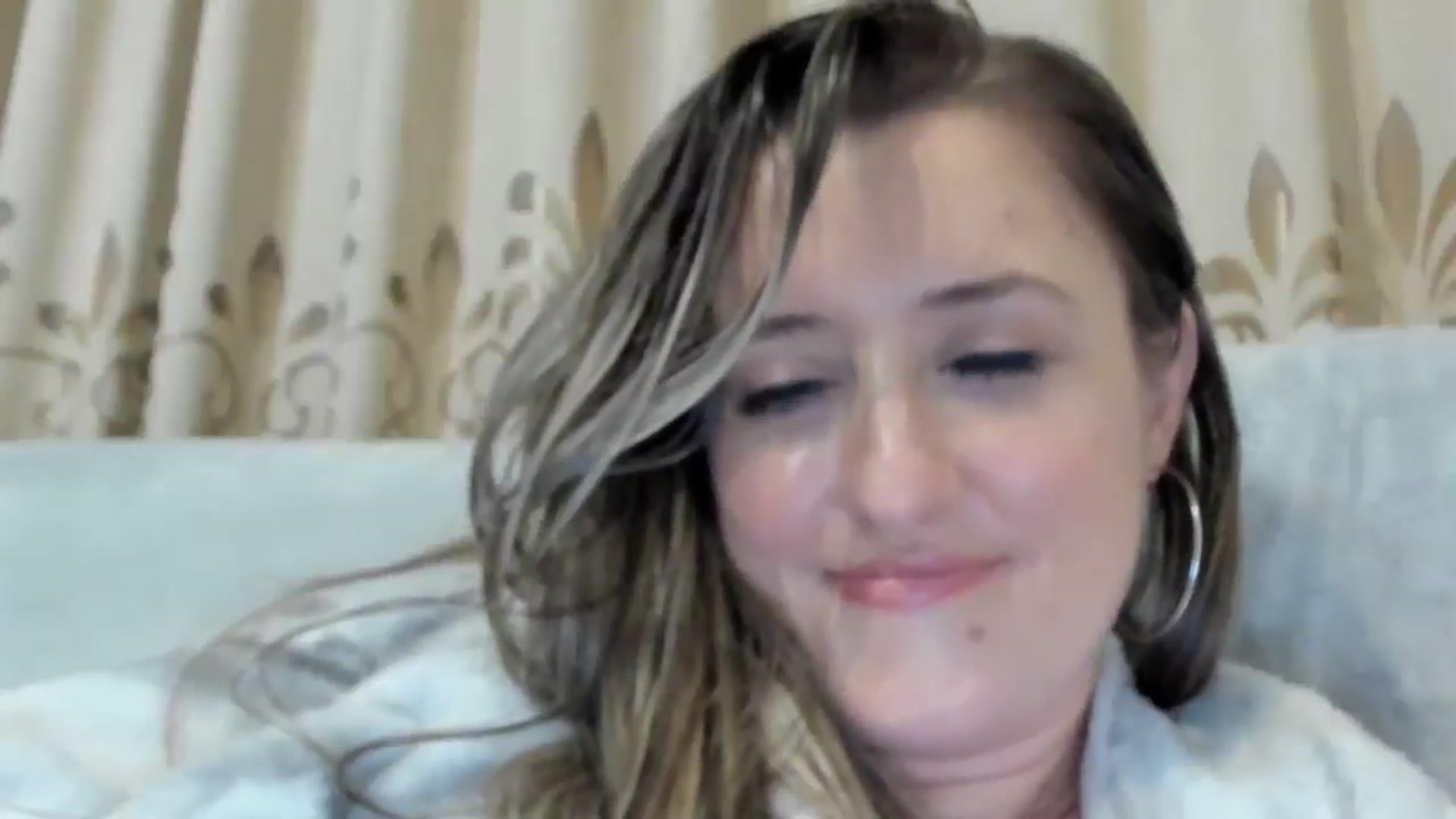 Gallery image thumbnail from BestDream's myfreecams stream on, 12/16/2024, 01:07 image 14 of 20