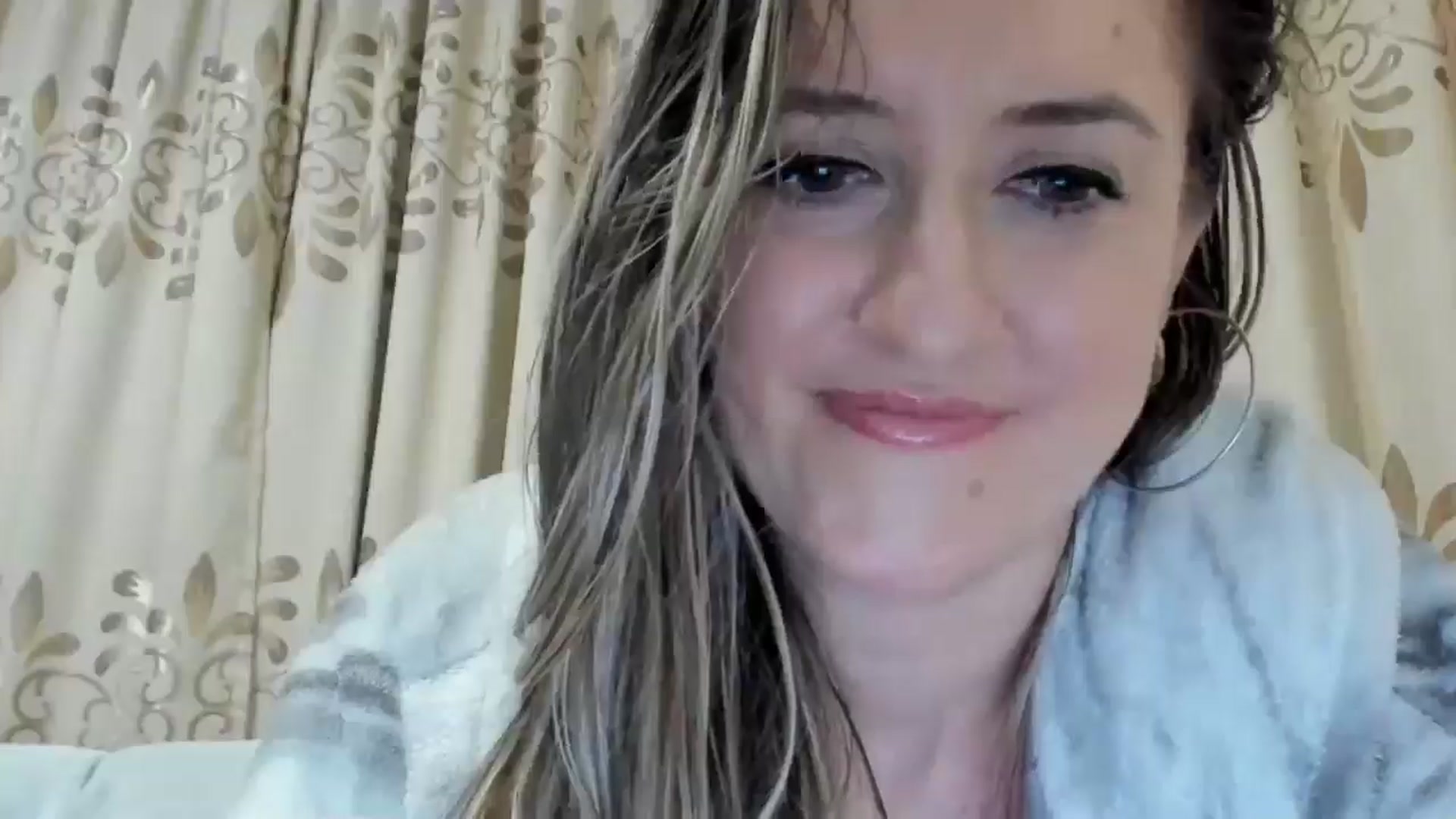 Gallery image thumbnail from BestDream's myfreecams stream on, 12/16/2024, 19:54 image 10 of 20