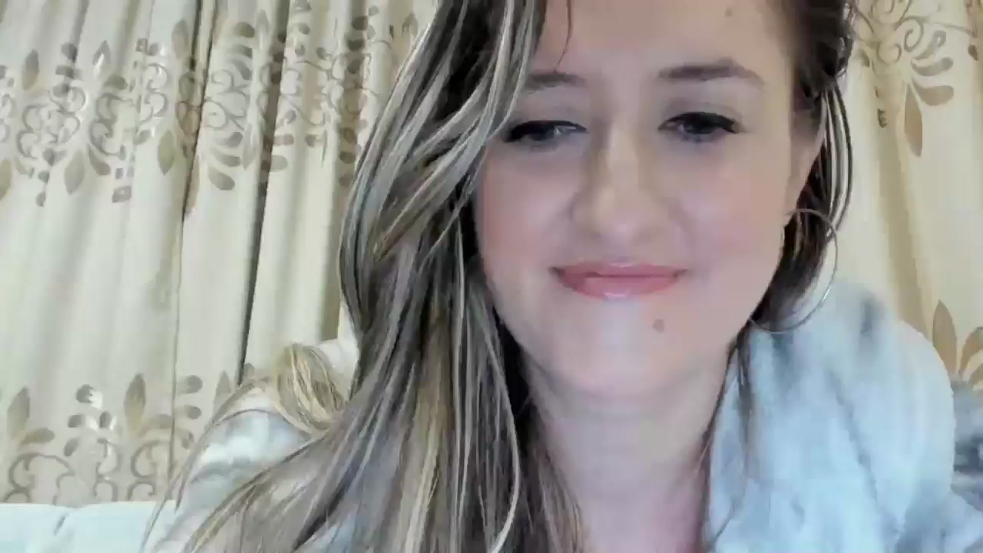 Gallery image thumbnail from BestDream's myfreecams stream on, 12/16/2024, 19:54 image 16 of 20