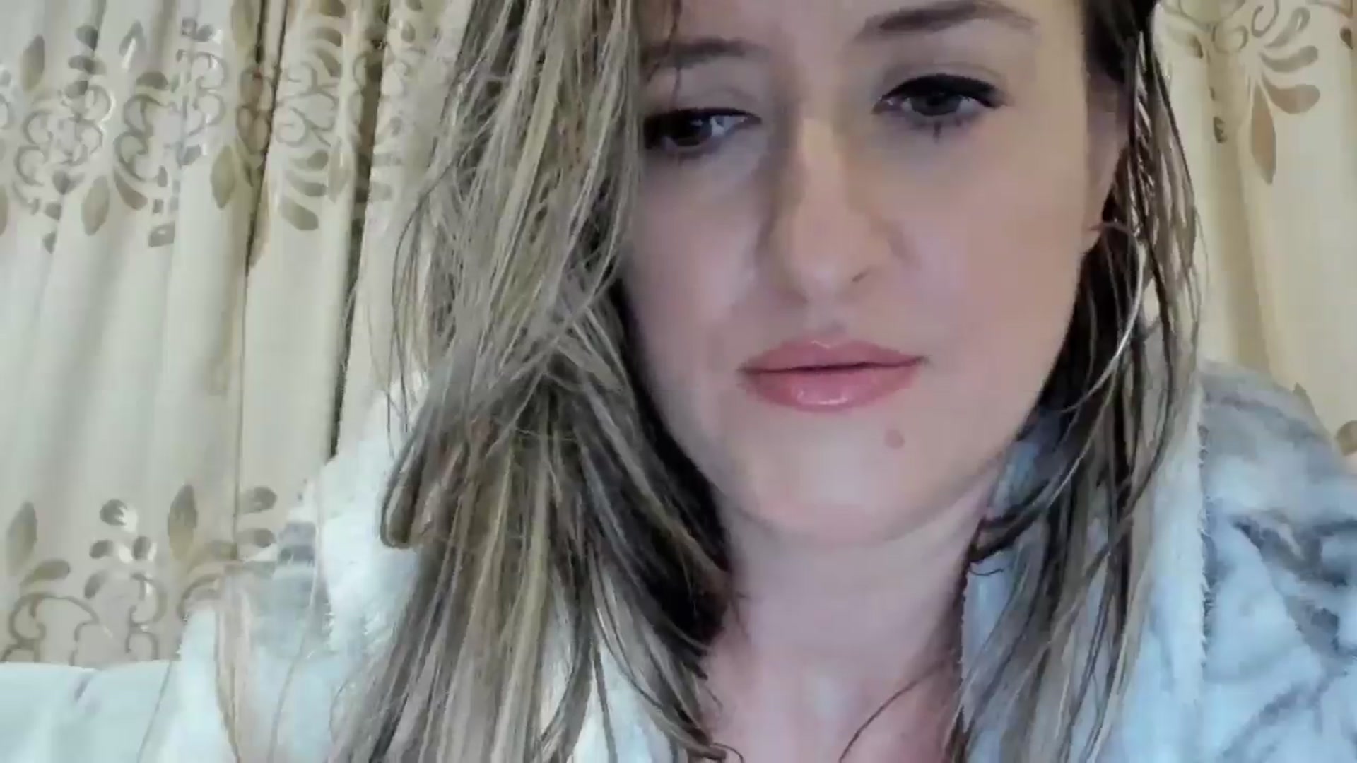 Gallery image thumbnail from BestDream's myfreecams stream on, 12/16/2024, 20:09 image 3 of 20