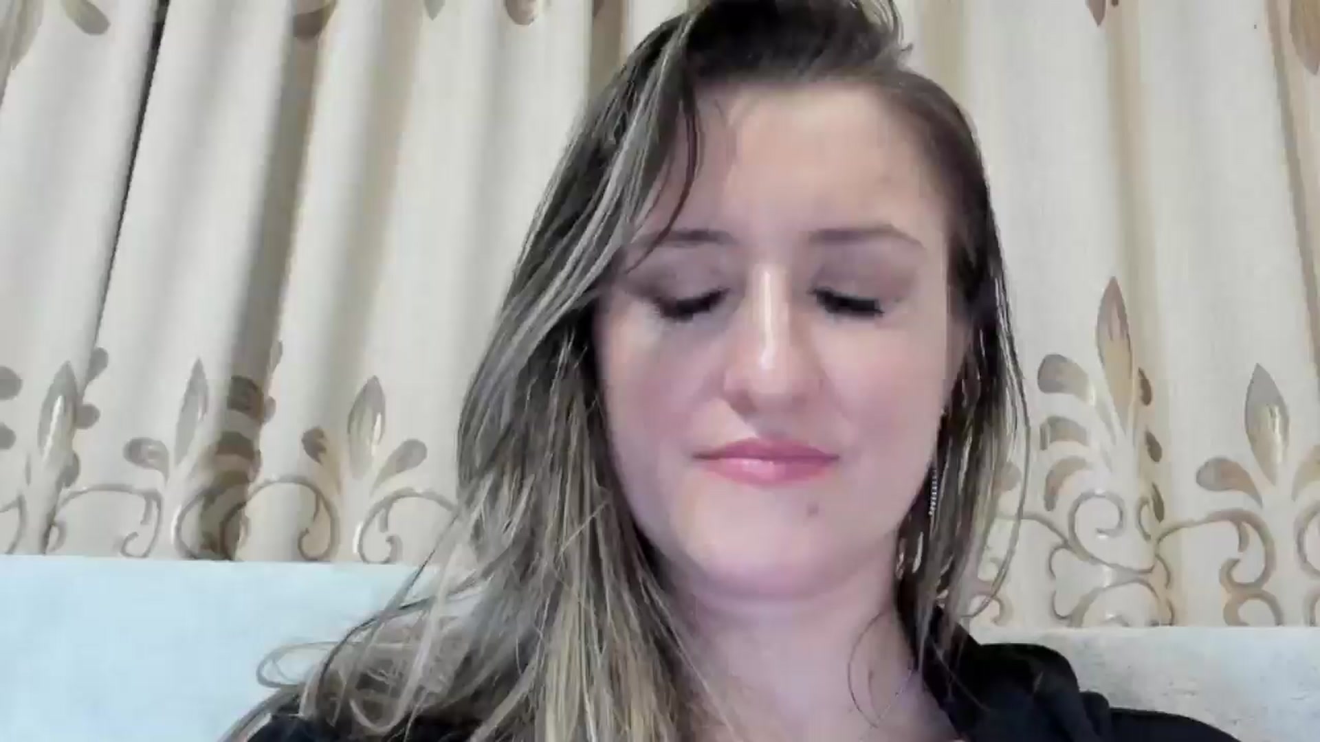 Gallery image thumbnail from BestDream's myfreecams stream on, 03/04/2025, 03:15 image 13 of 20