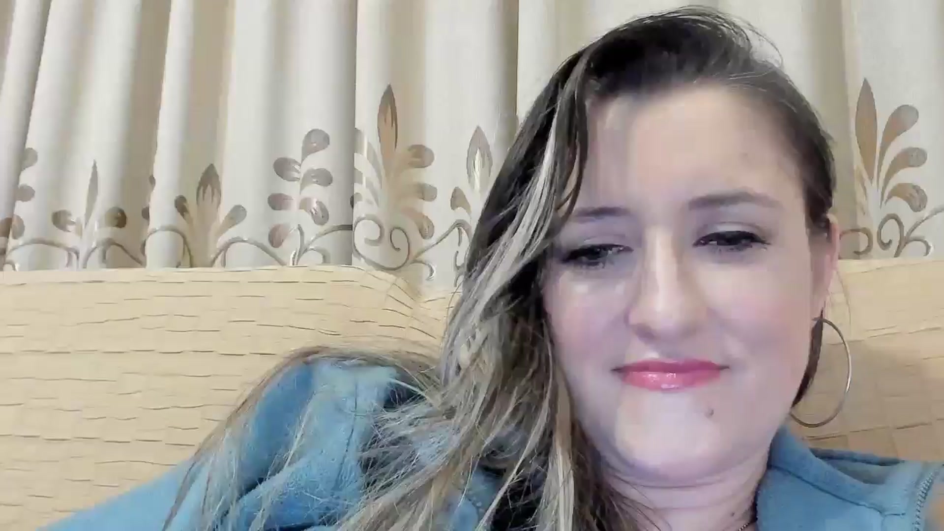 Gallery image thumbnail from BestDream's myfreecams stream on, 03/05/2025, 24:13 image 18 of 20