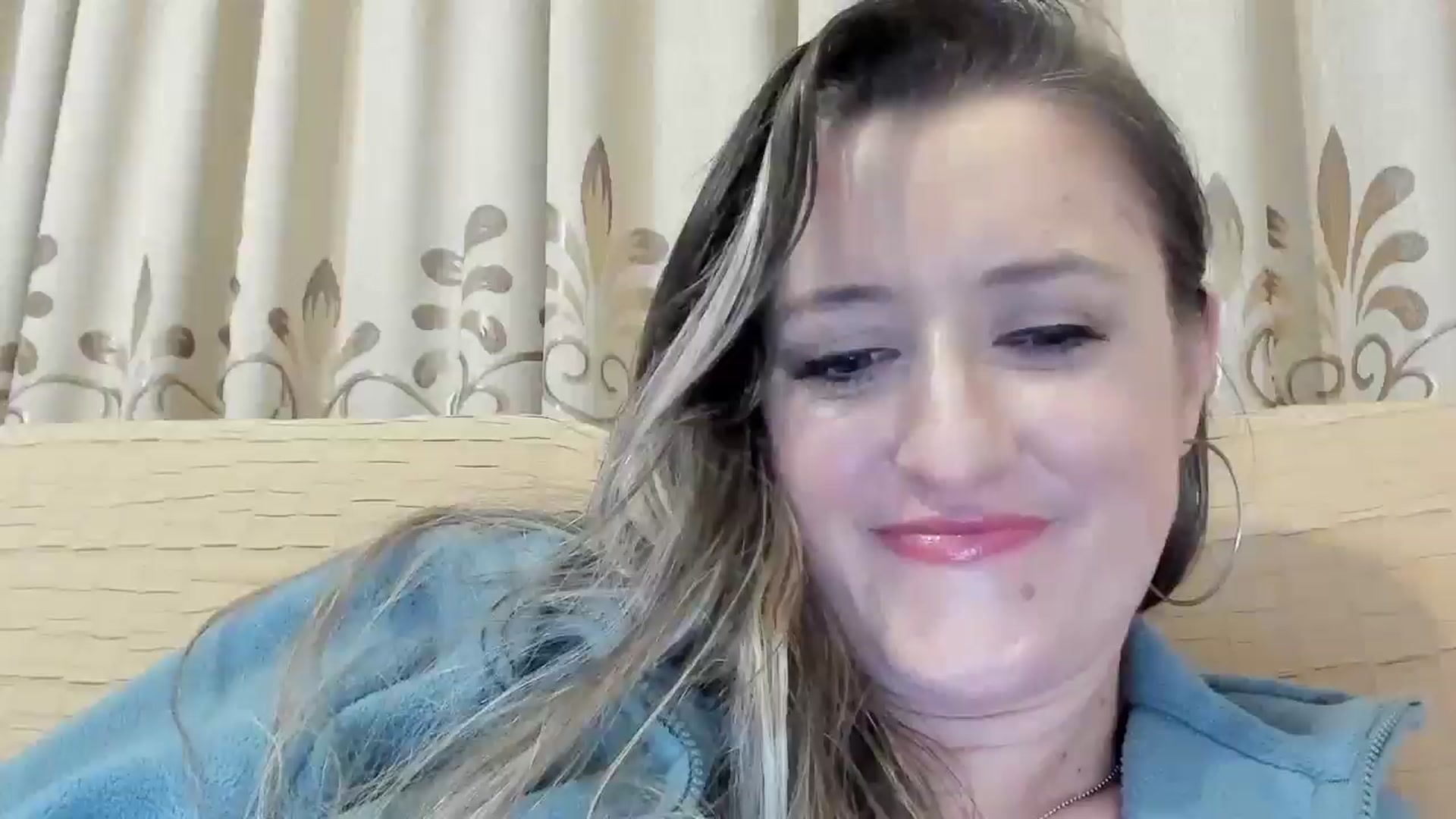 Gallery image thumbnail from BestDream's myfreecams stream on, 03/05/2025, 24:13 image 14 of 20