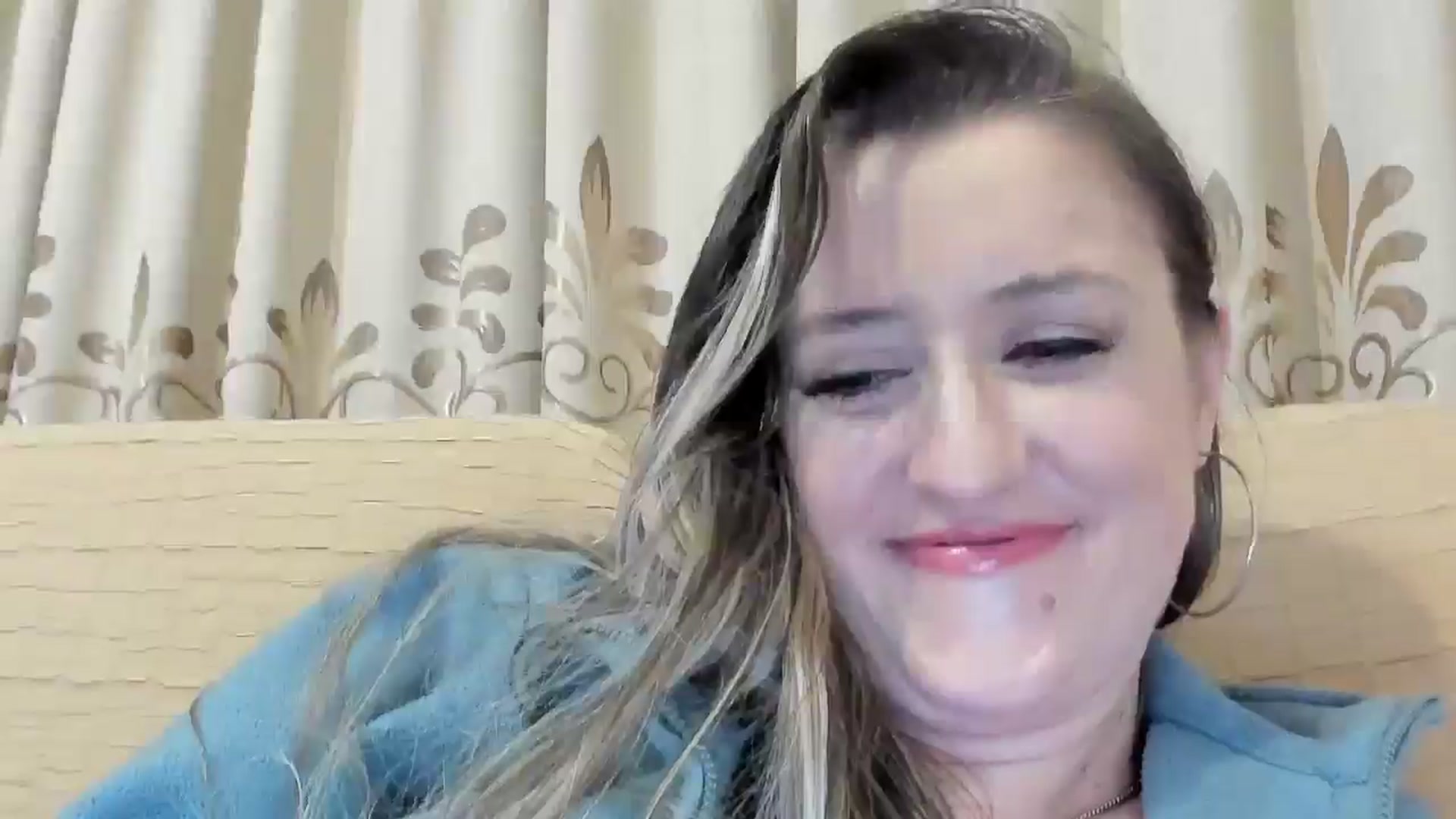 Gallery image thumbnail from BestDream's myfreecams stream on, 03/05/2025, 24:13 image 15 of 20