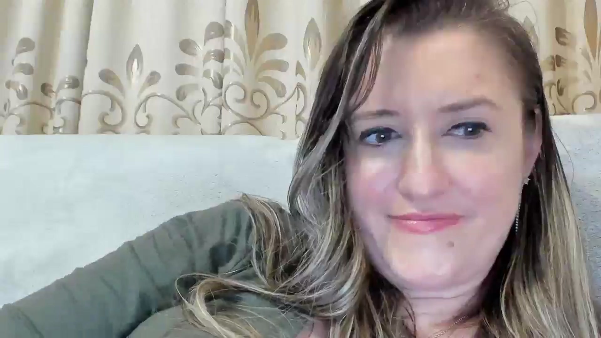 Gallery image thumbnail from BestDream's myfreecams stream on, 03/14/2025, 23:51 image 13 of 20