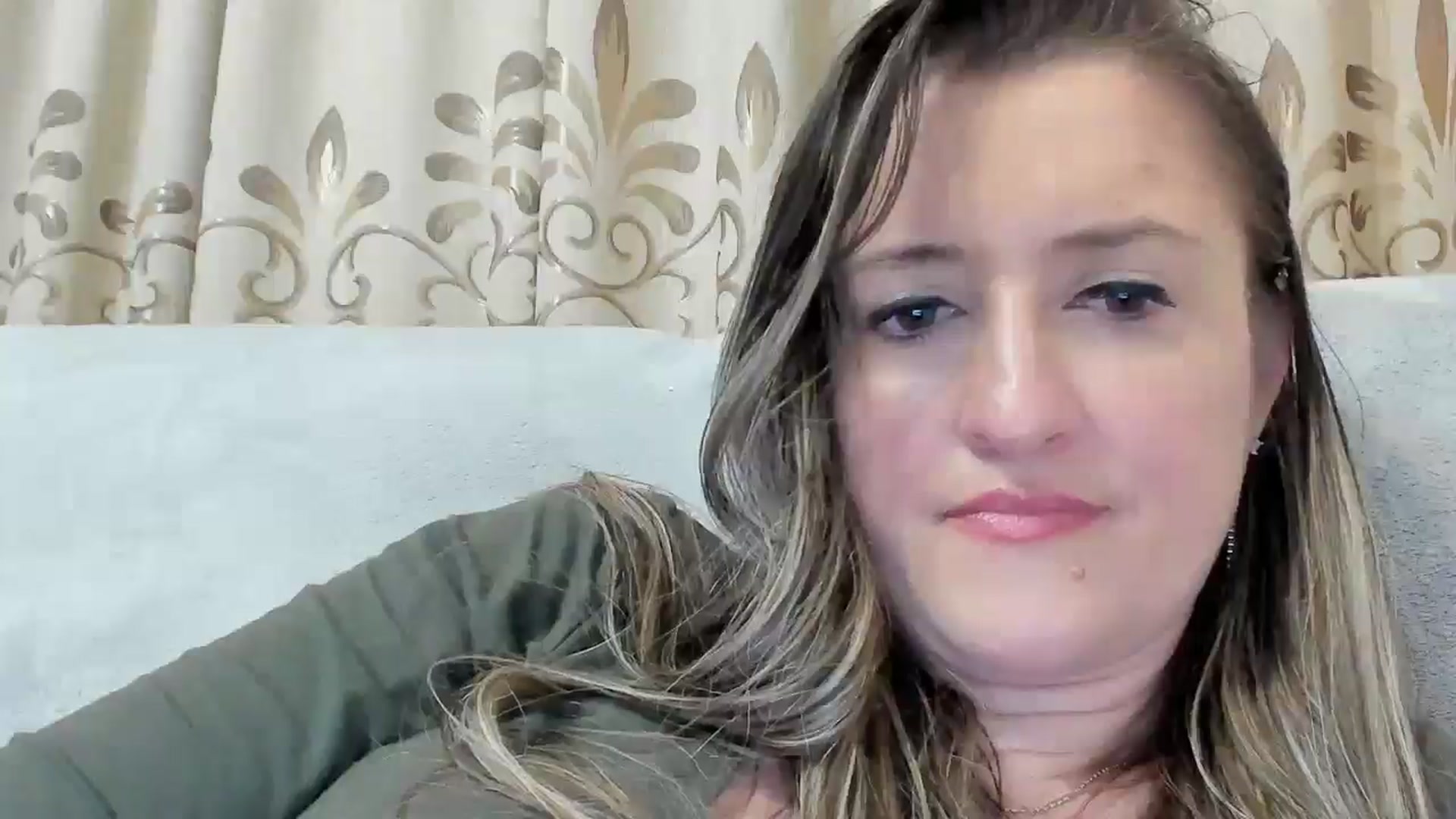 Gallery image thumbnail from BestDream's myfreecams stream on, 03/14/2025, 23:51 image 15 of 20