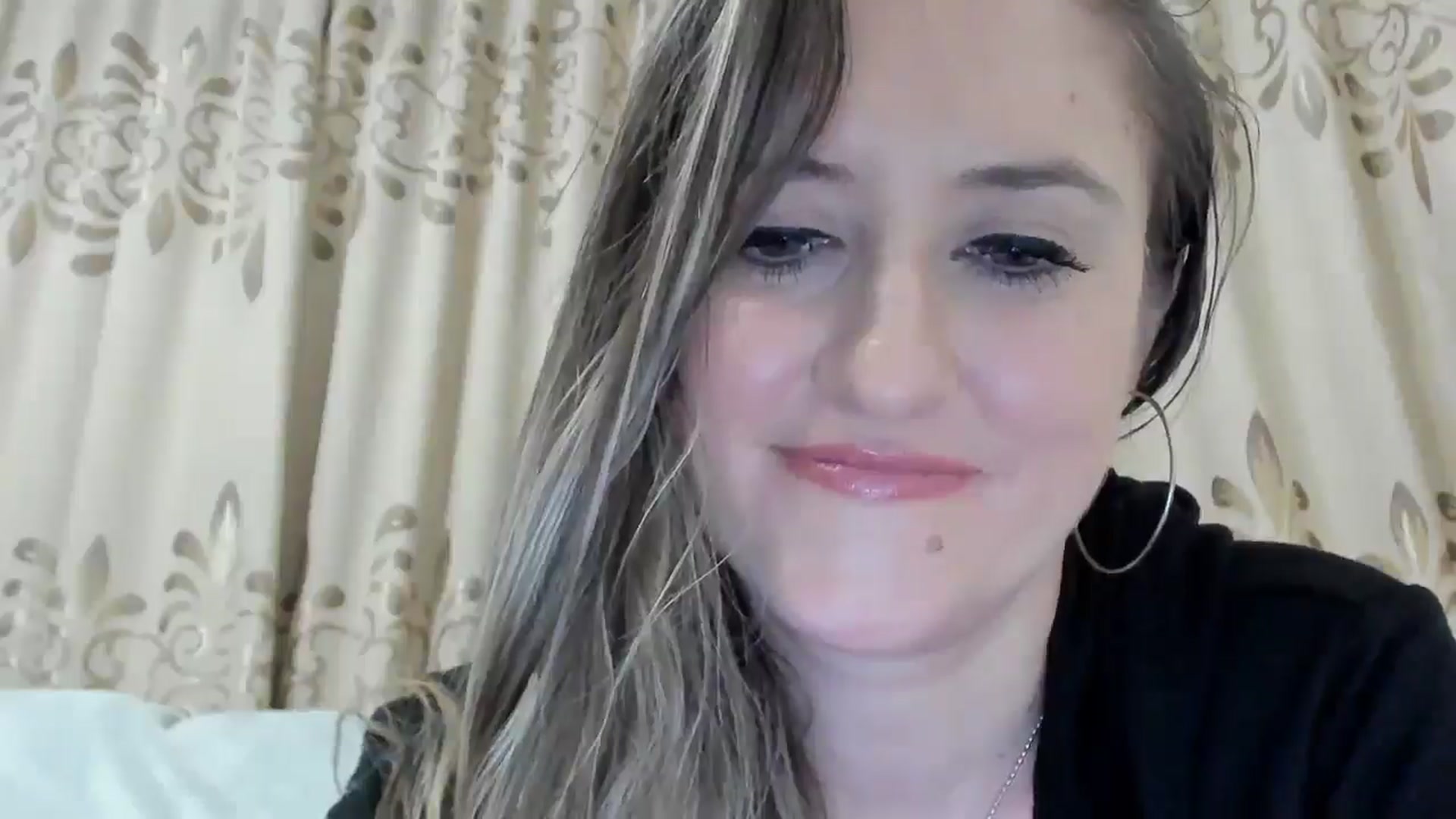 Gallery image thumbnail from BestDream's myfreecams stream on, 03/22/2025, 02:01 image 15 of 20
