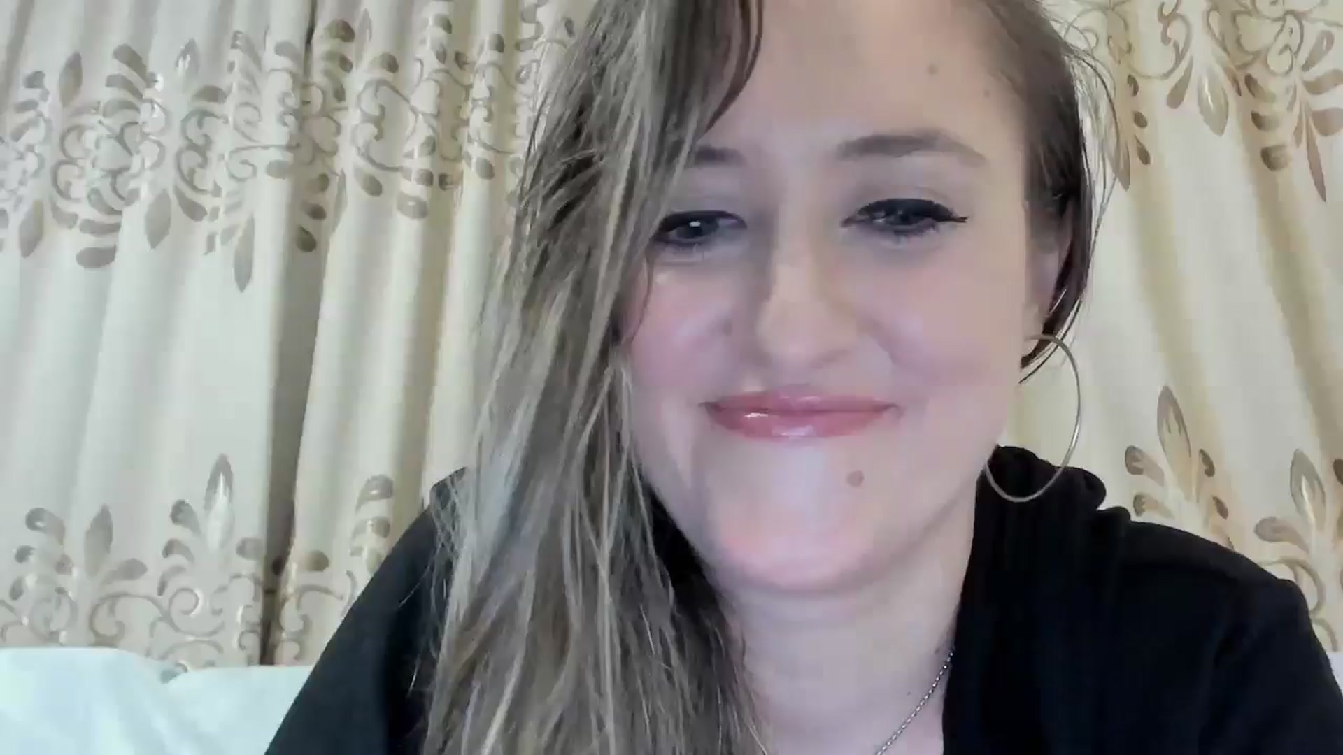 Gallery image thumbnail from BestDream's myfreecams stream on, 03/22/2025, 02:01 image 11 of 20