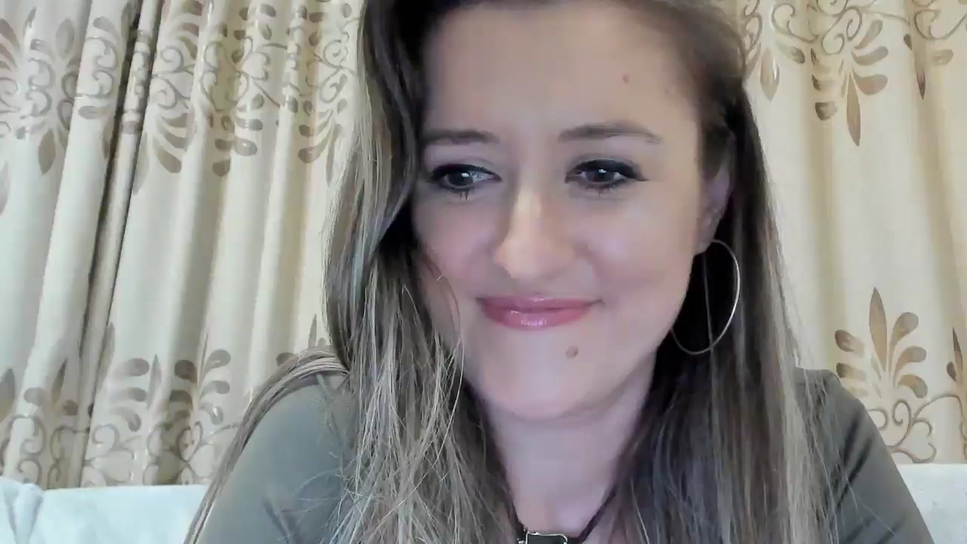 Gallery image thumbnail from BestDream's myfreecams stream on, 03/27/2025, 24:32 image 16 of 20