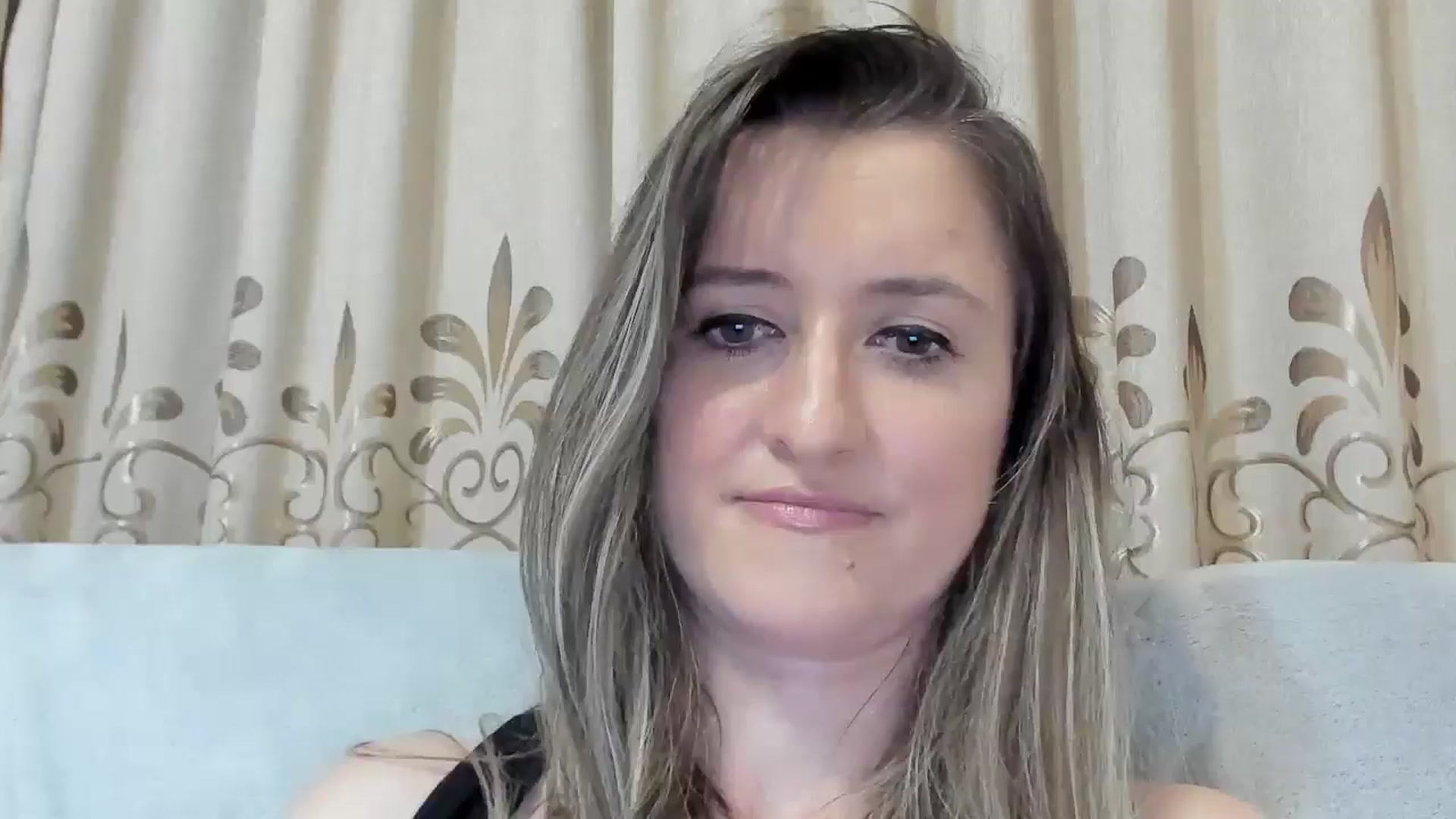 Gallery image thumbnail from BestDream's myfreecams stream on, 04/01/2025, 23:09 image 11 of 20