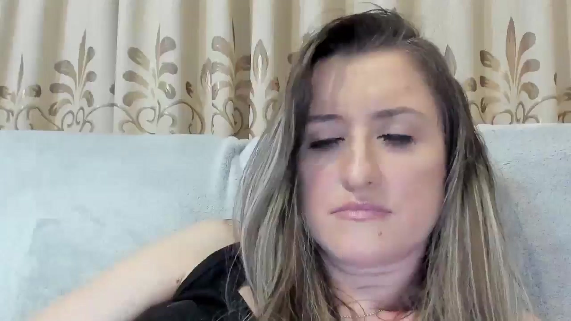 Gallery image thumbnail from BestDream's myfreecams stream on, 04/01/2025, 23:38 image 3 of 20
