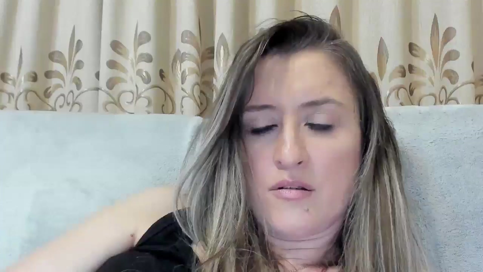 Gallery image thumbnail from BestDream's myfreecams stream on, 04/01/2025, 23:38 image 10 of 20