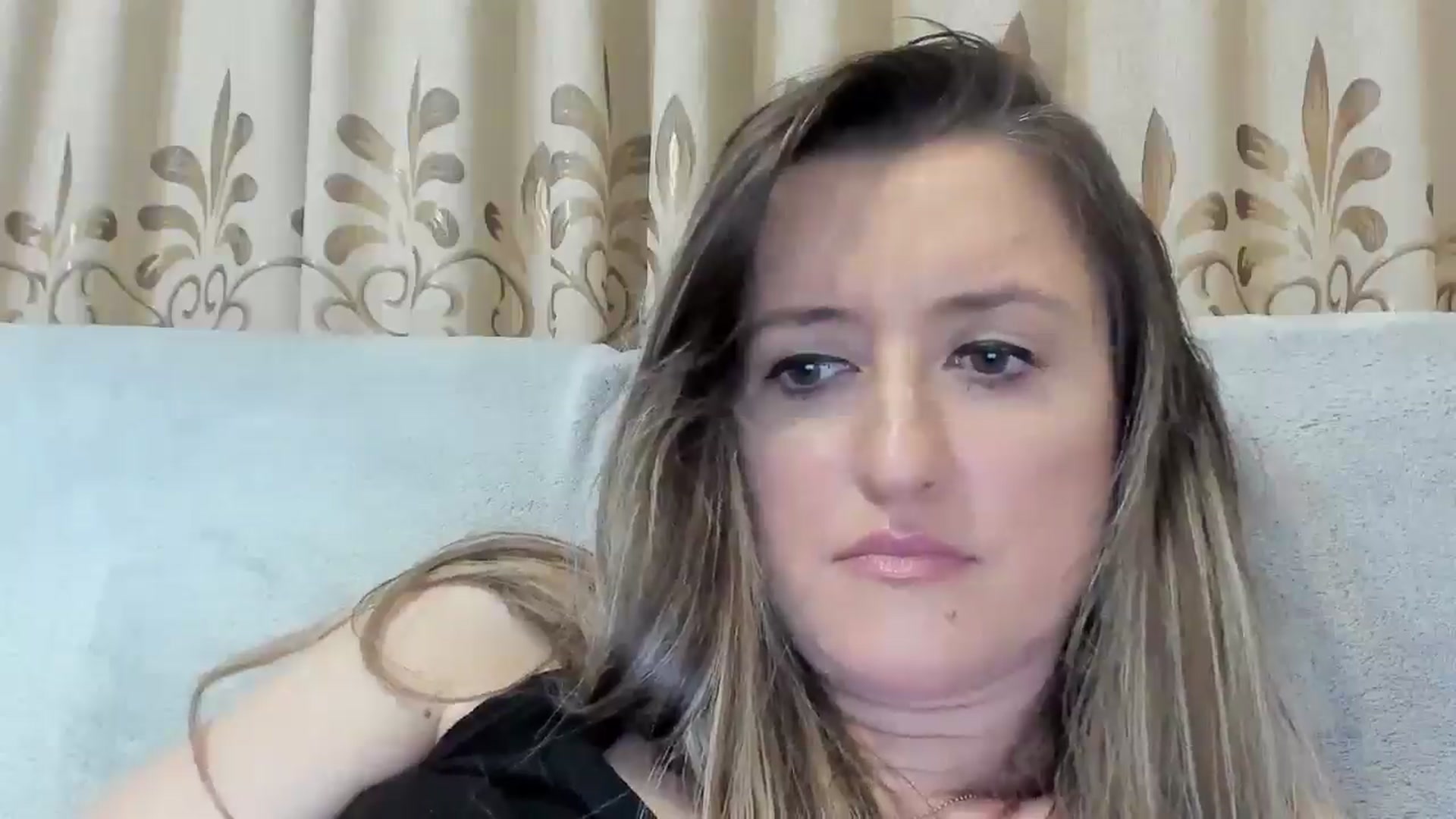 Gallery image thumbnail from BestDream's myfreecams stream on, 04/01/2025, 23:38 image 14 of 20