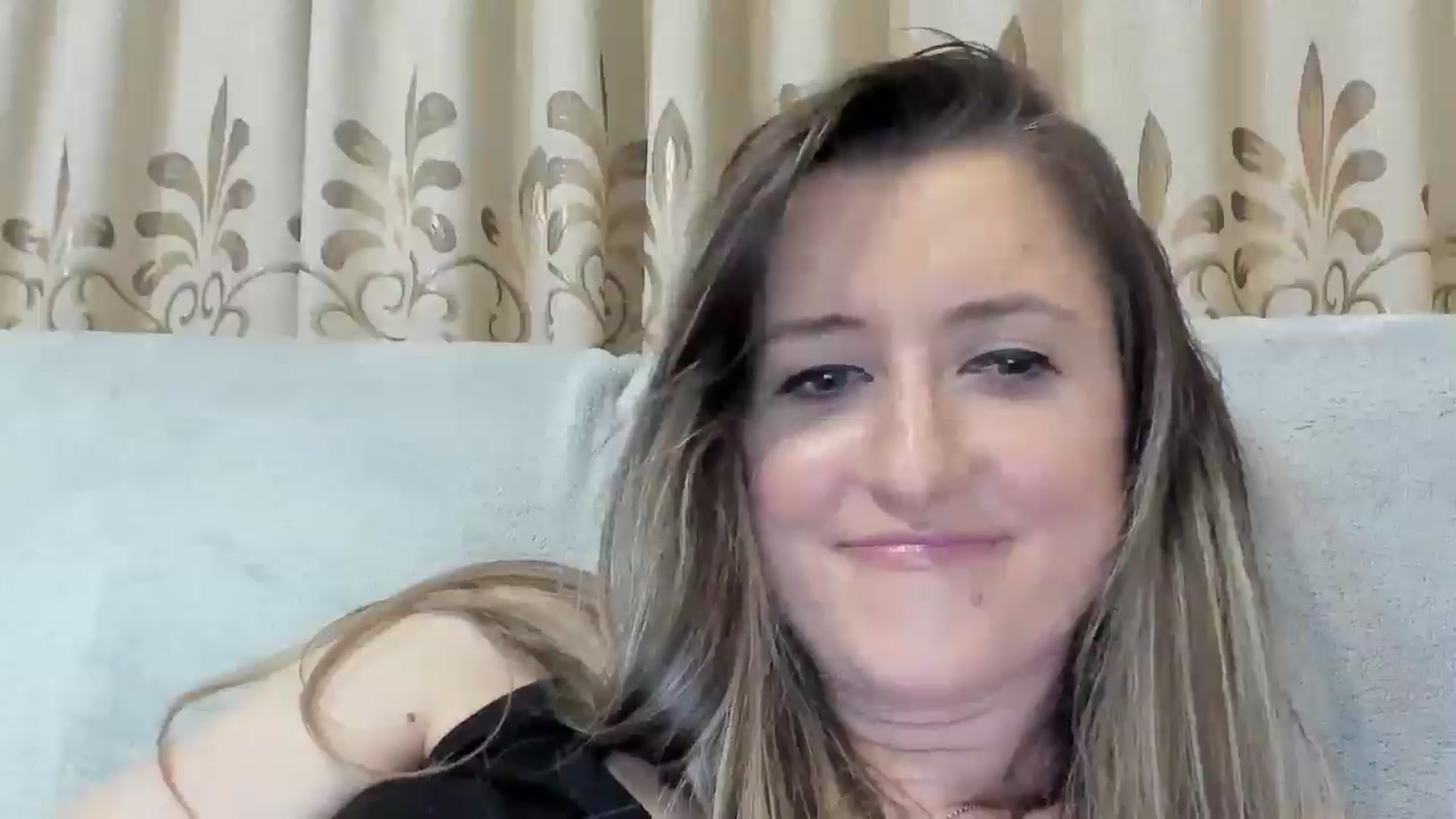 Gallery image thumbnail from BestDream's myfreecams stream on, 04/01/2025, 23:38 image 16 of 20