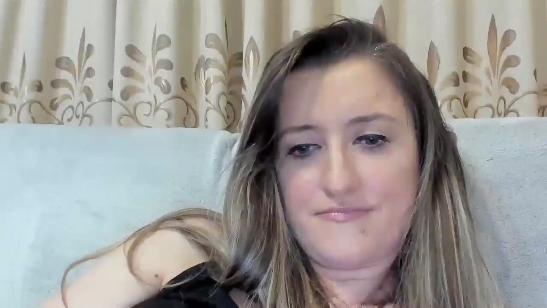 Gallery image thumbnail from BestDream's myfreecams stream on, 04/01/2025, 23:38 image 15 of 20
