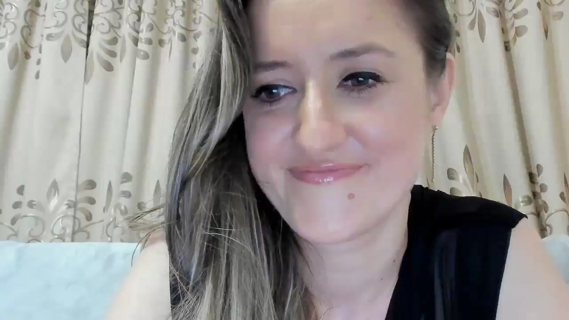 Gallery image thumbnail from BestDream's myfreecams stream on, 04/03/2025, 24:00 image 17 of 20
