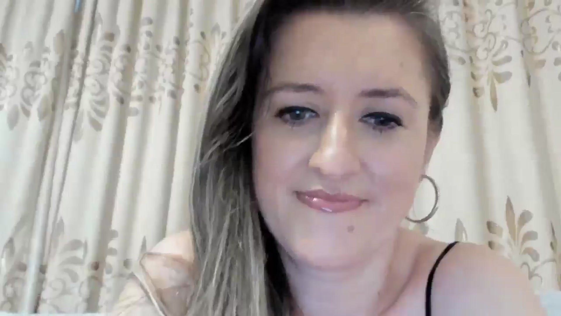 Gallery image thumbnail from BestDream's myfreecams stream on, 04/08/2025, 17:04 image 6 of 20