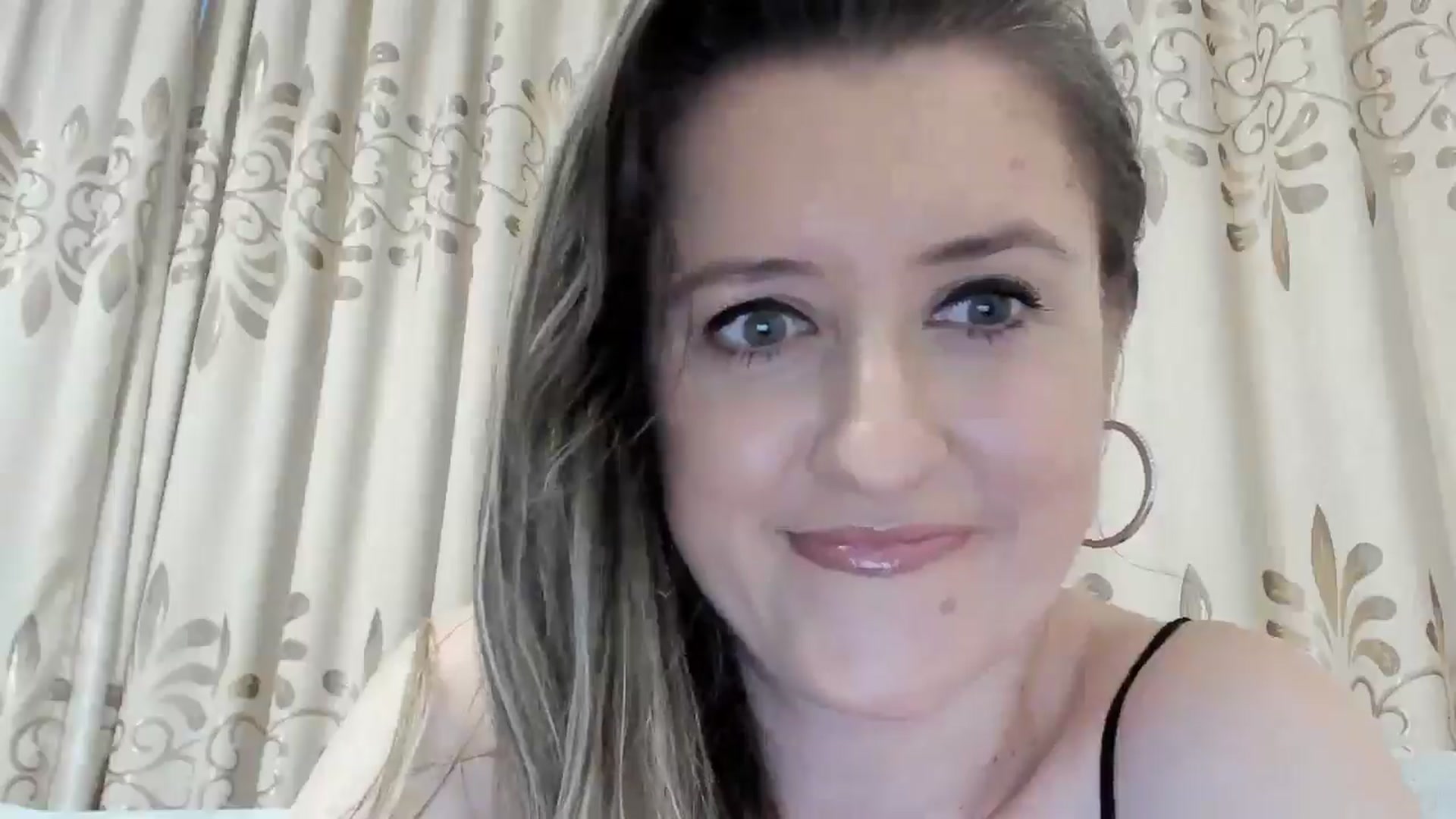 Gallery image thumbnail from BestDream's myfreecams stream on, 04/08/2025, 17:04 image 10 of 20