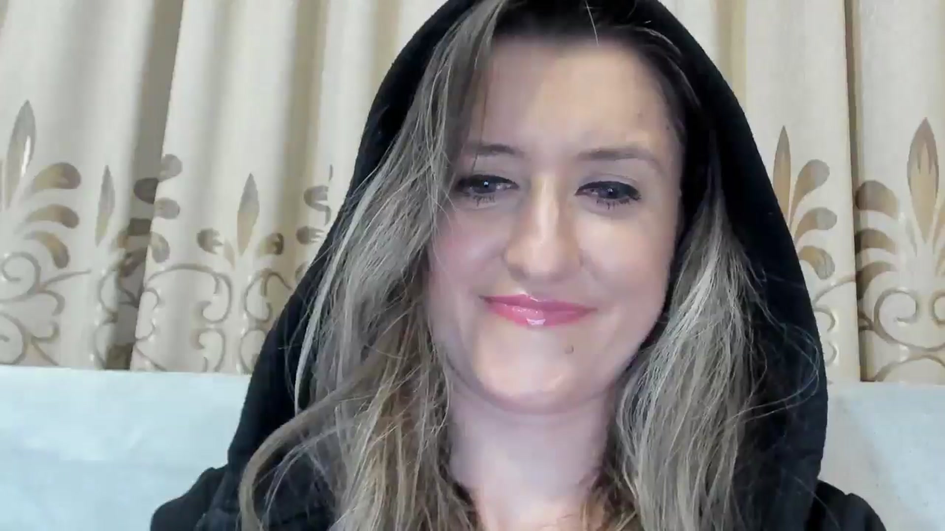 Gallery image thumbnail from BestDream's myfreecams stream on, 04/10/2025, 24:00 image 6 of 20