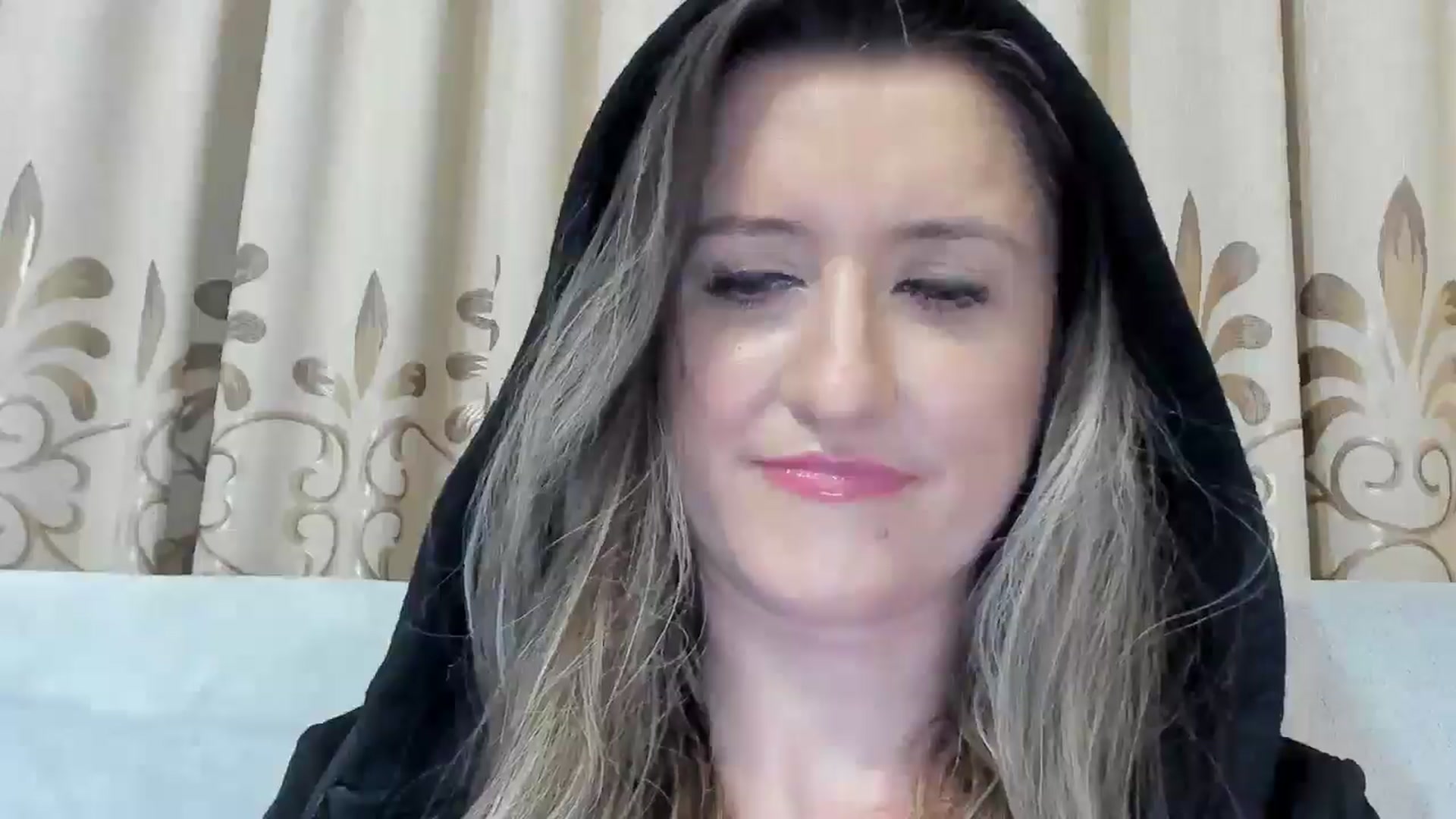 Gallery image thumbnail from BestDream's myfreecams stream on, 04/10/2025, 24:00 image 18 of 20