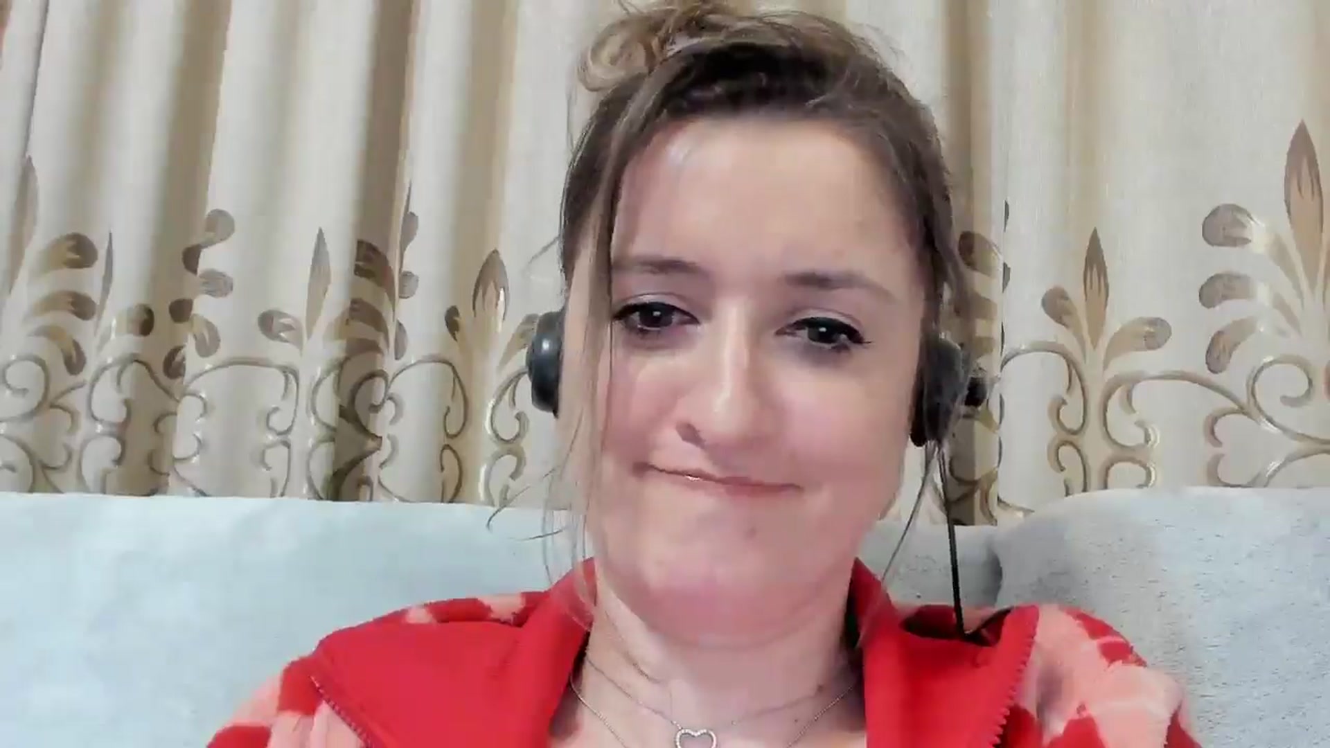 Gallery image thumbnail from BestDream's myfreecams stream on, 04/14/2025, 23:14 image 10 of 20