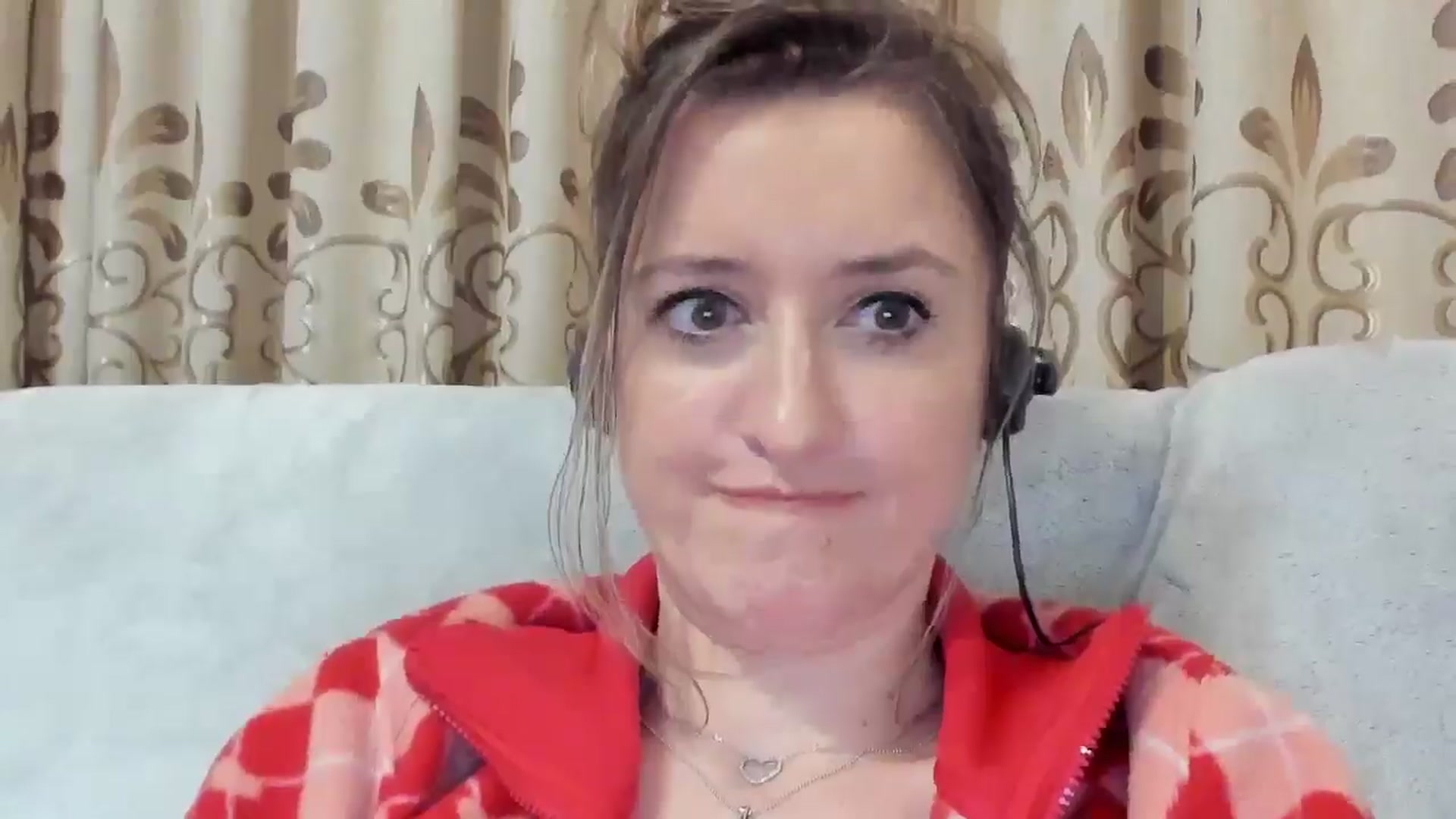 Gallery image thumbnail from BestDream's myfreecams stream on, 04/14/2025, 23:57 image 17 of 20