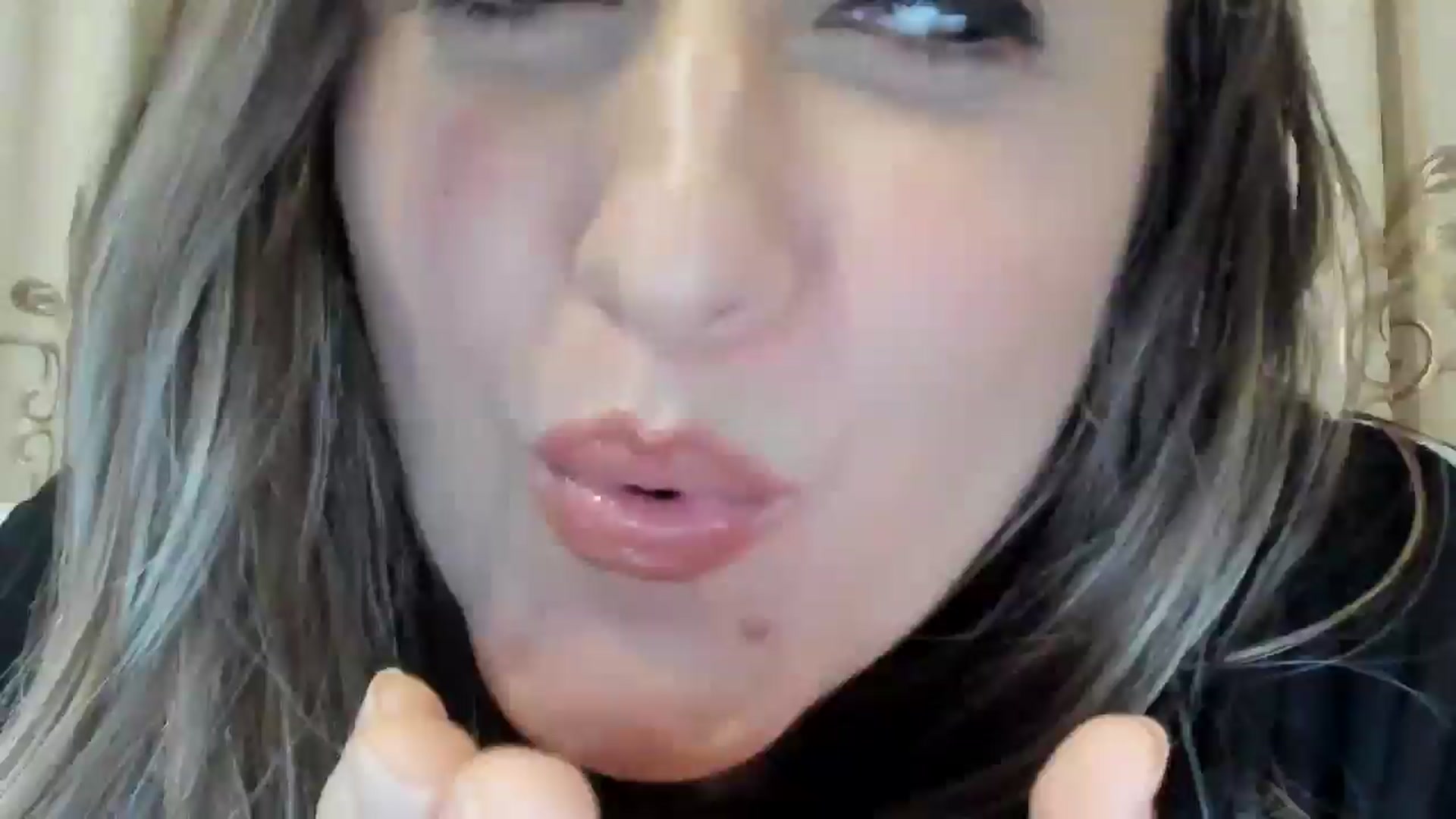 Gallery image thumbnail from BestDream's myfreecams stream on, 04/15/2025, 22:49 image 17 of 20