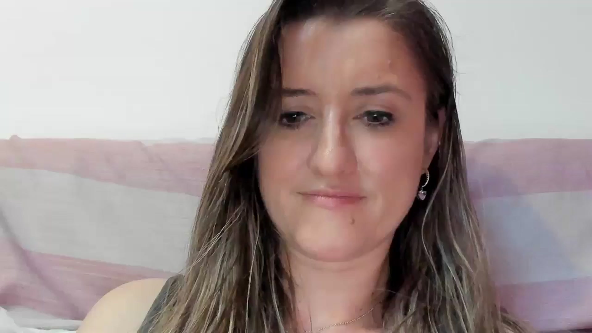 Gallery image thumbnail from BestDream's myfreecams stream on, 04/23/2025, 24:19 image 13 of 20