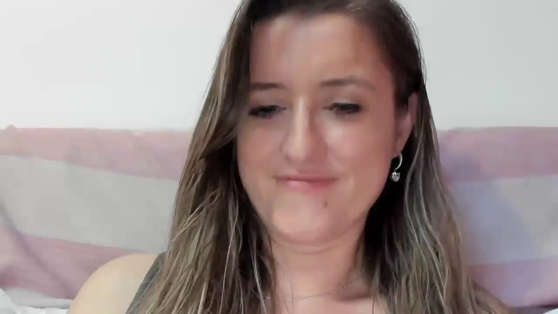 Gallery image thumbnail from BestDream's myfreecams stream on, 04/23/2025, 24:19 image 8 of 20