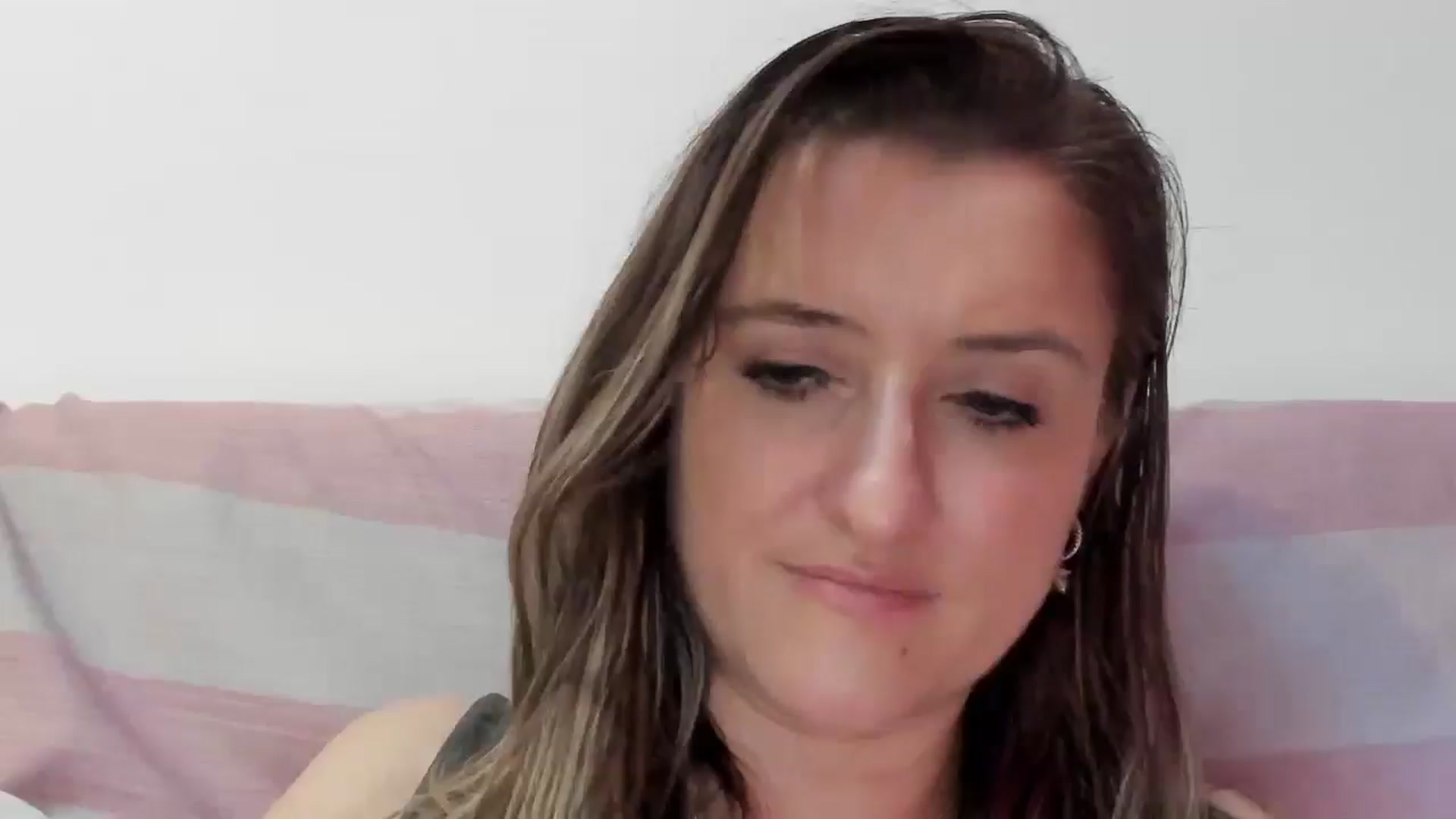 Gallery image thumbnail from BestDream's myfreecams stream on, 04/23/2025, 24:19 image 16 of 20