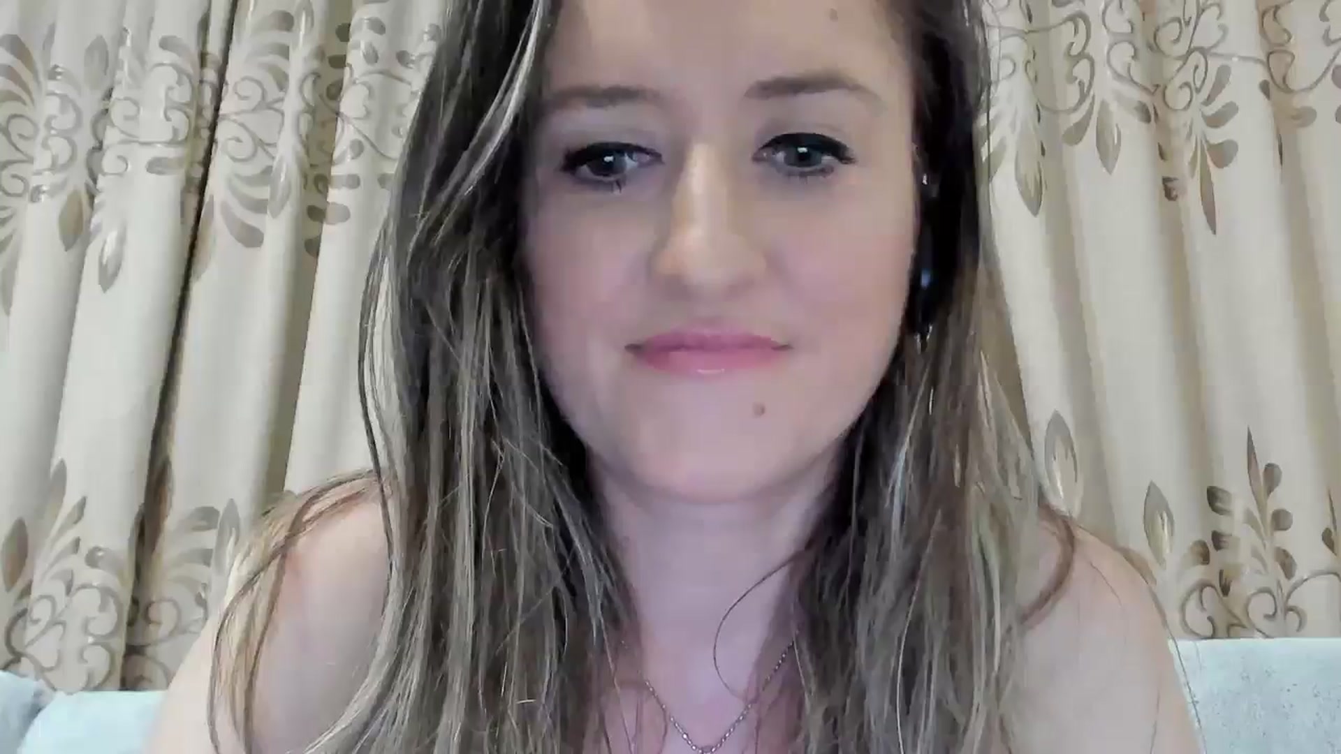 Gallery image thumbnail from BestDream's myfreecams stream on, 04/28/2025, 23:56 image 15 of 20