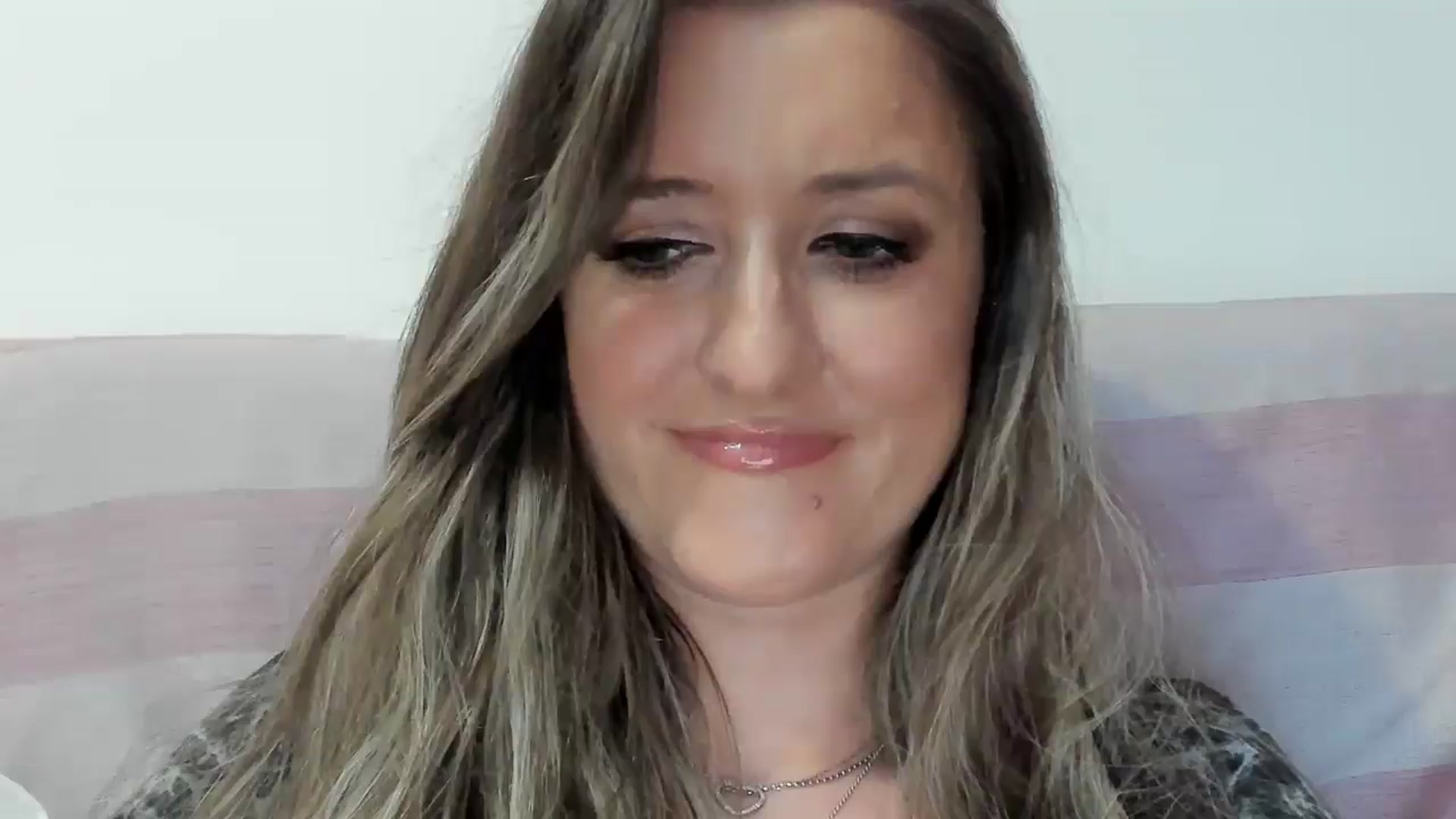 Gallery image thumbnail from BestDream's myfreecams stream on, 05/05/2025, 01:04 image 9 of 20