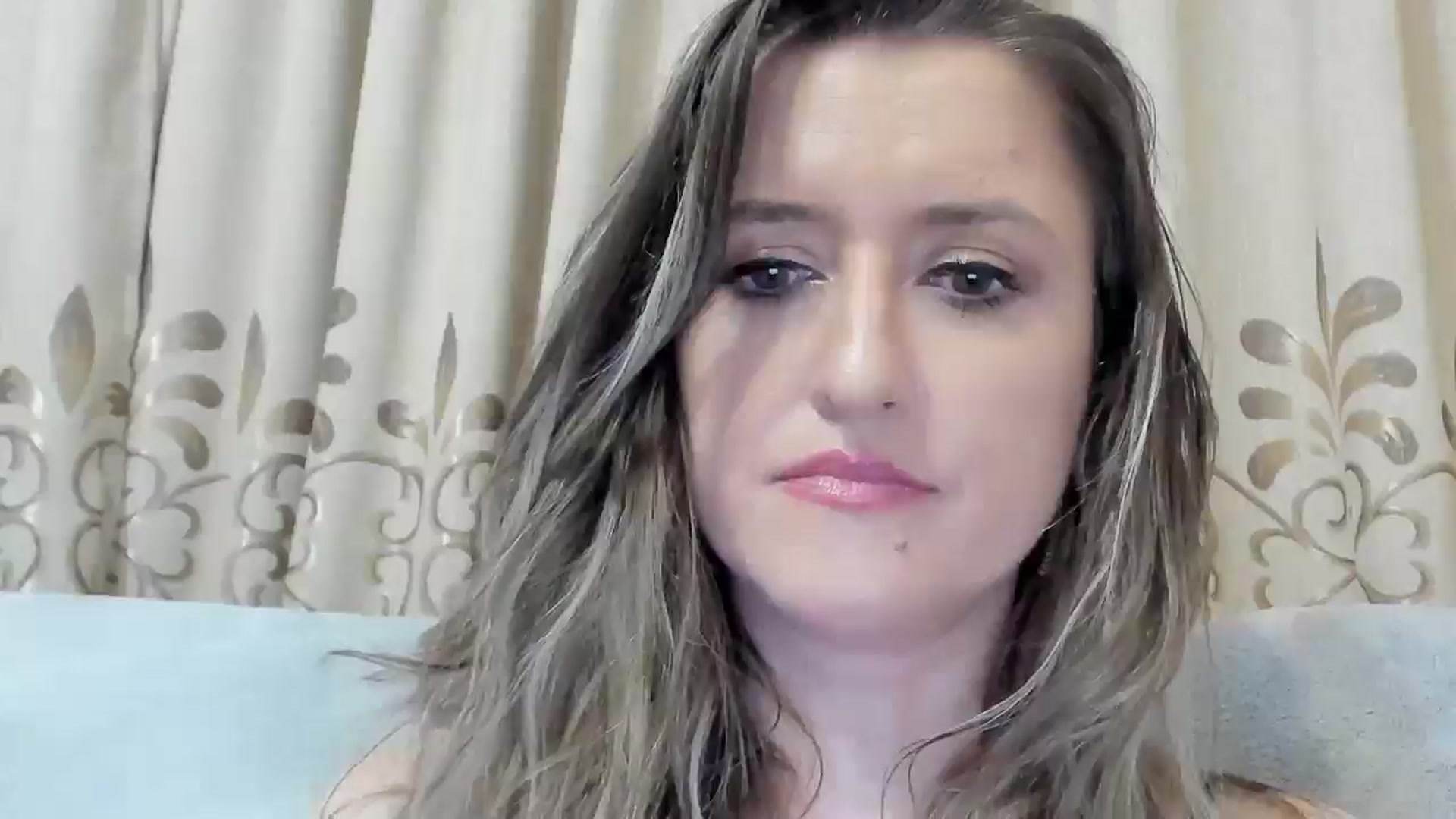Gallery image thumbnail from BestDream's myfreecams stream on, 05/06/2025, 24:27 image 18 of 20