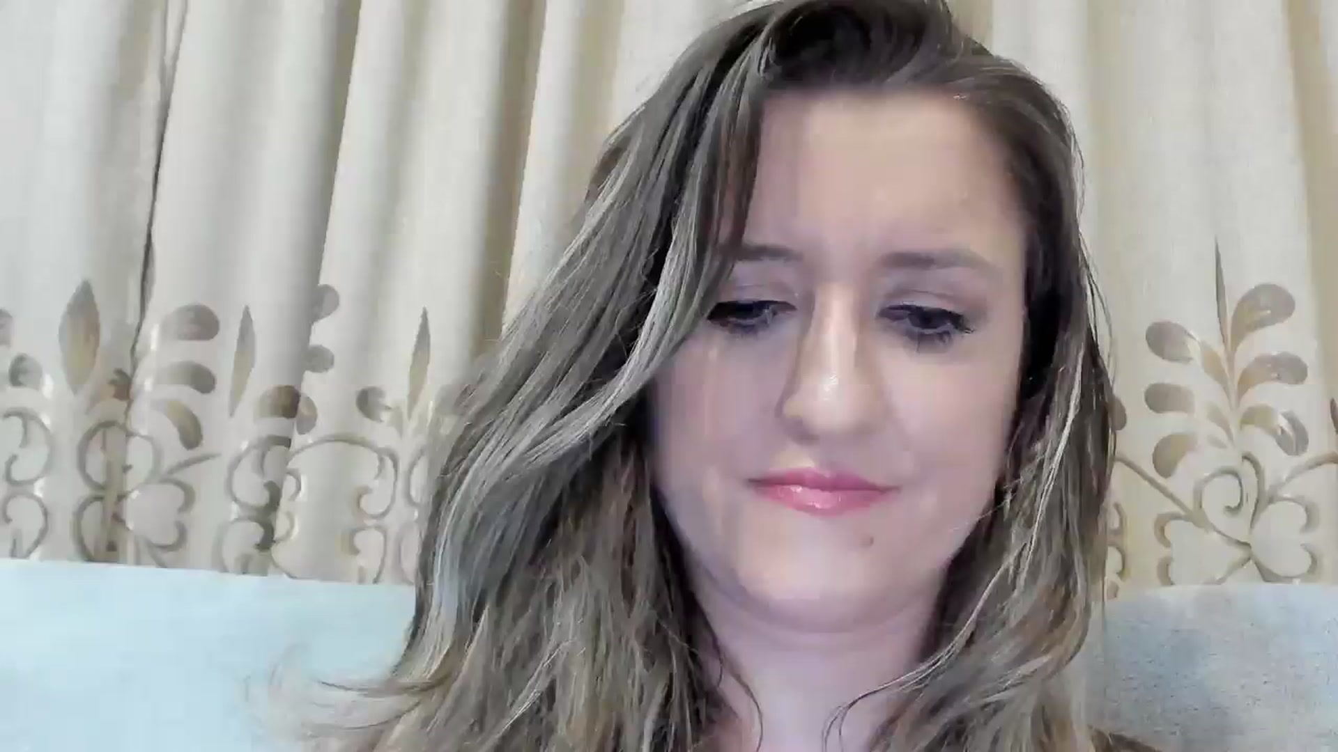 Gallery image thumbnail from BestDream's myfreecams stream on, 05/06/2025, 24:27 image 16 of 20
