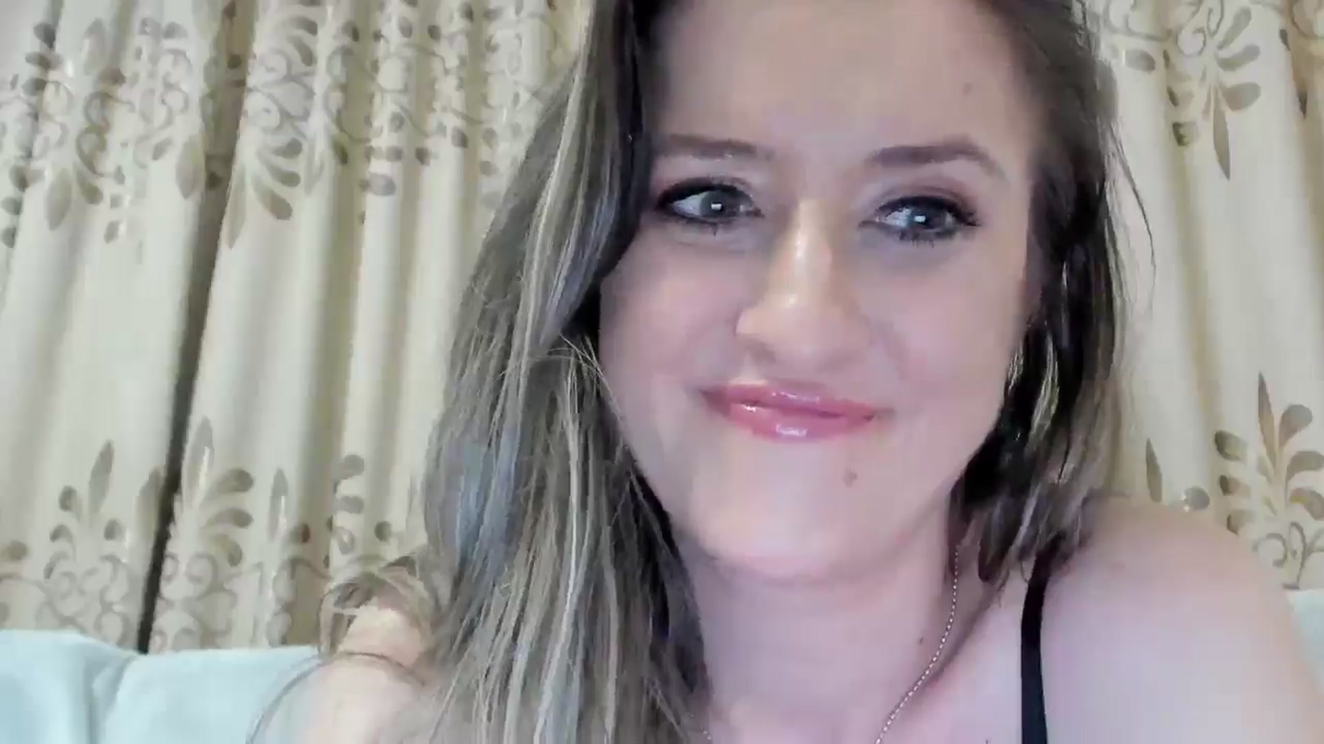 Gallery image thumbnail from BestDream's myfreecams stream on, 05/08/2025, 24:18 image 7 of 20