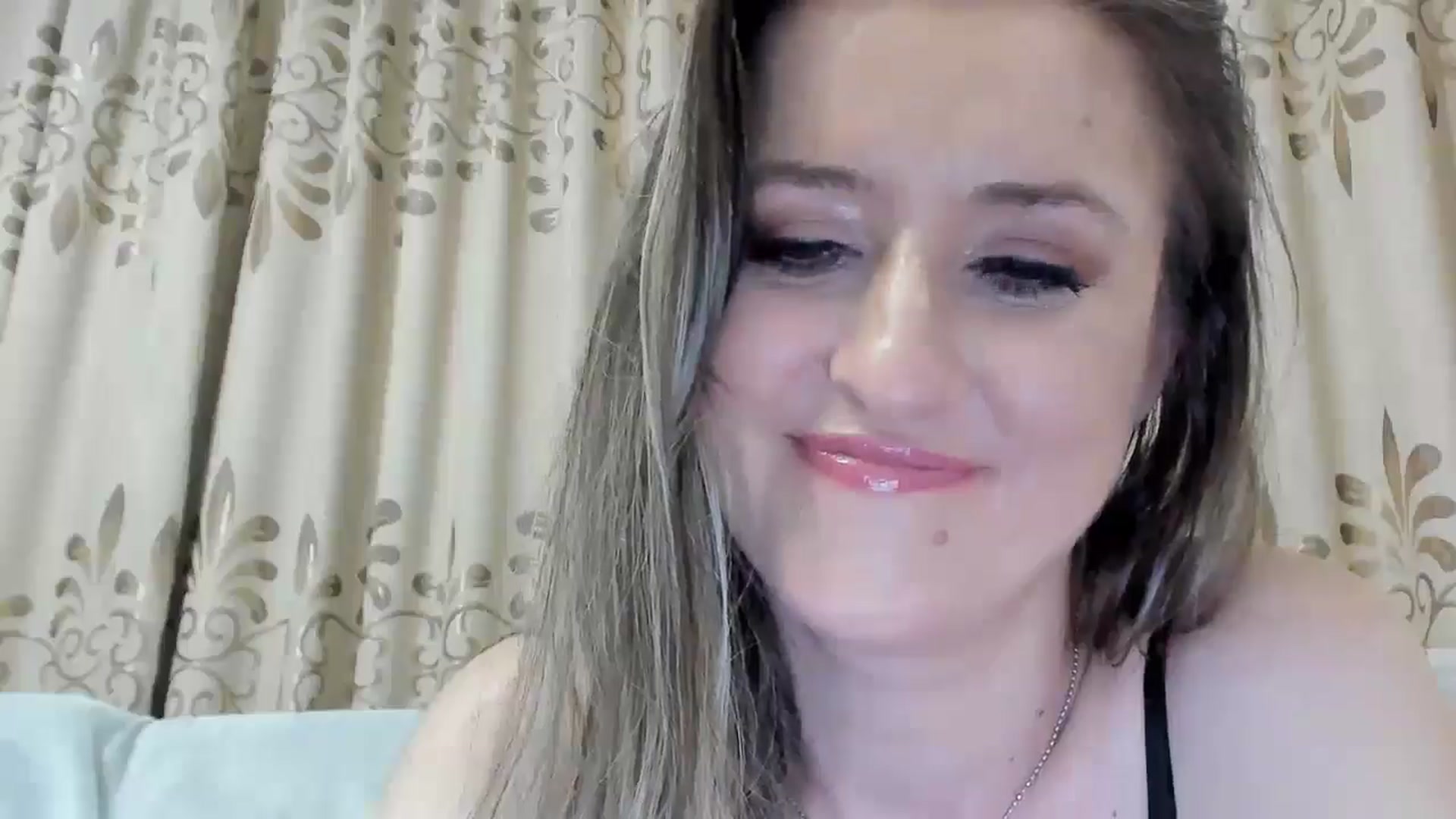 Gallery image thumbnail from BestDream's myfreecams stream on, 05/08/2025, 24:18 image 8 of 20