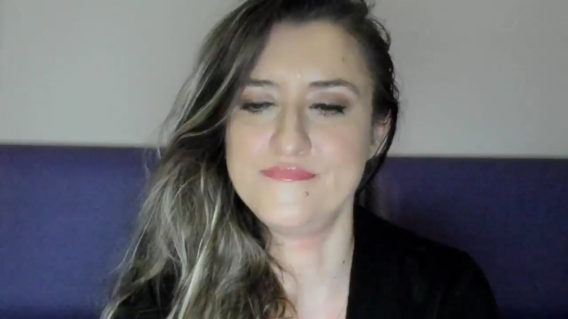 Gallery image thumbnail from BestDream's myfreecams stream on, 05/18/2025, 21:41 image 15 of 20