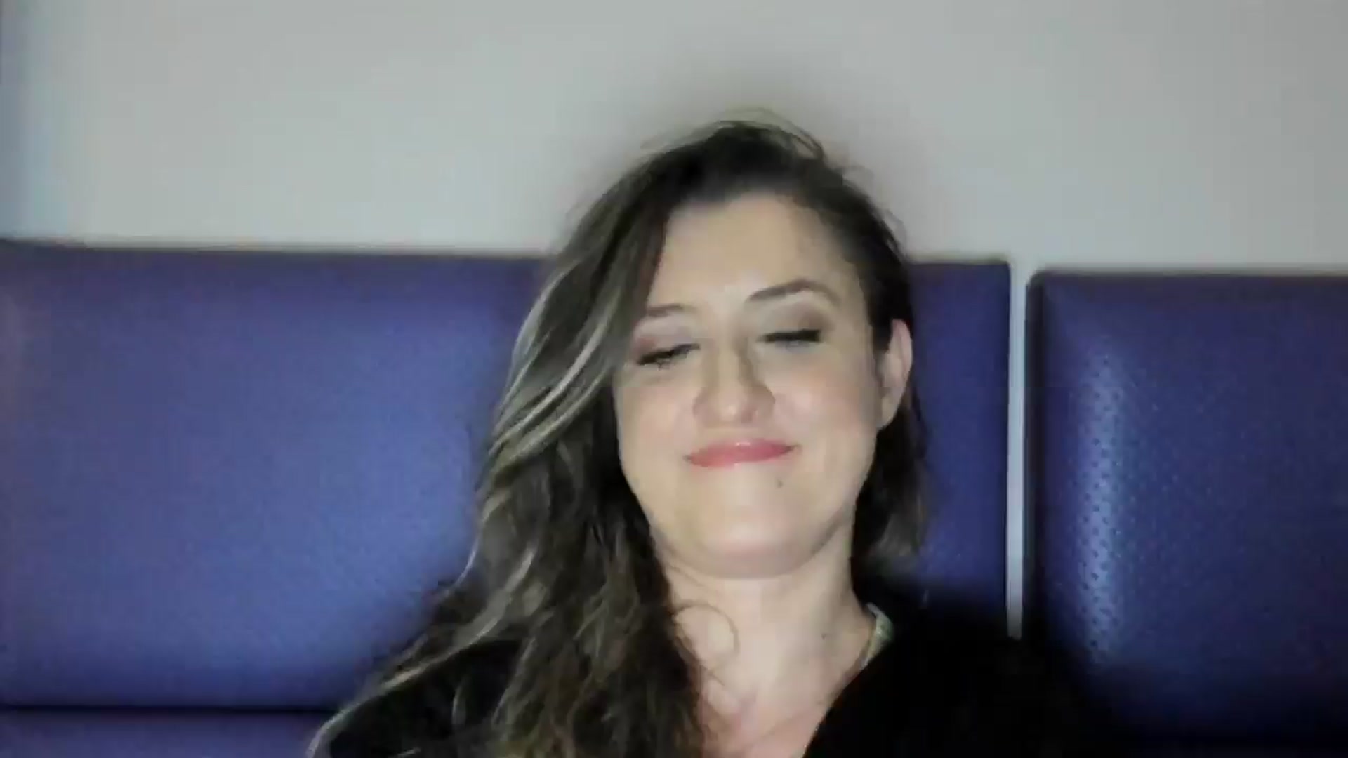 Gallery image thumbnail from BestDream's myfreecams stream on, 05/18/2025, 23:28 image 6 of 20