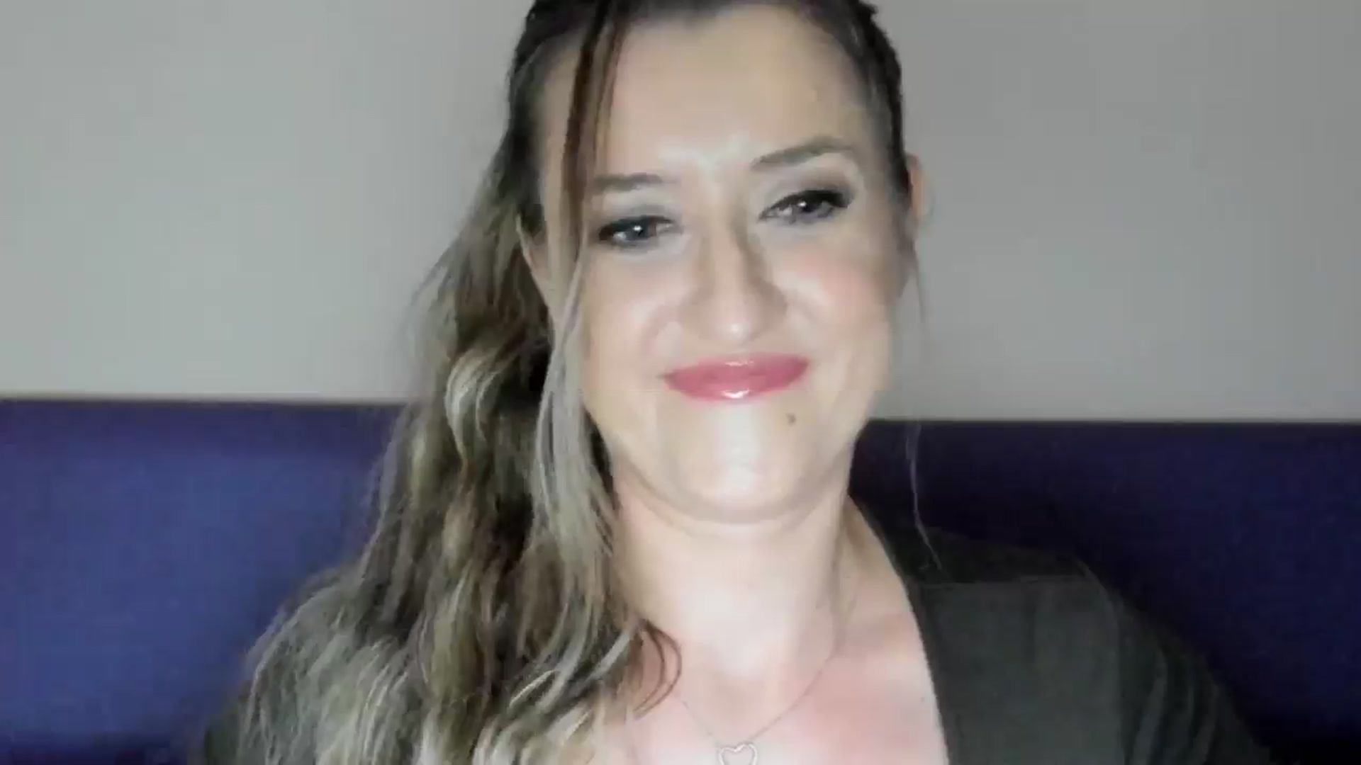 Gallery image thumbnail from BestDream's myfreecams stream on, 05/19/2025, 21:38 image 6 of 20